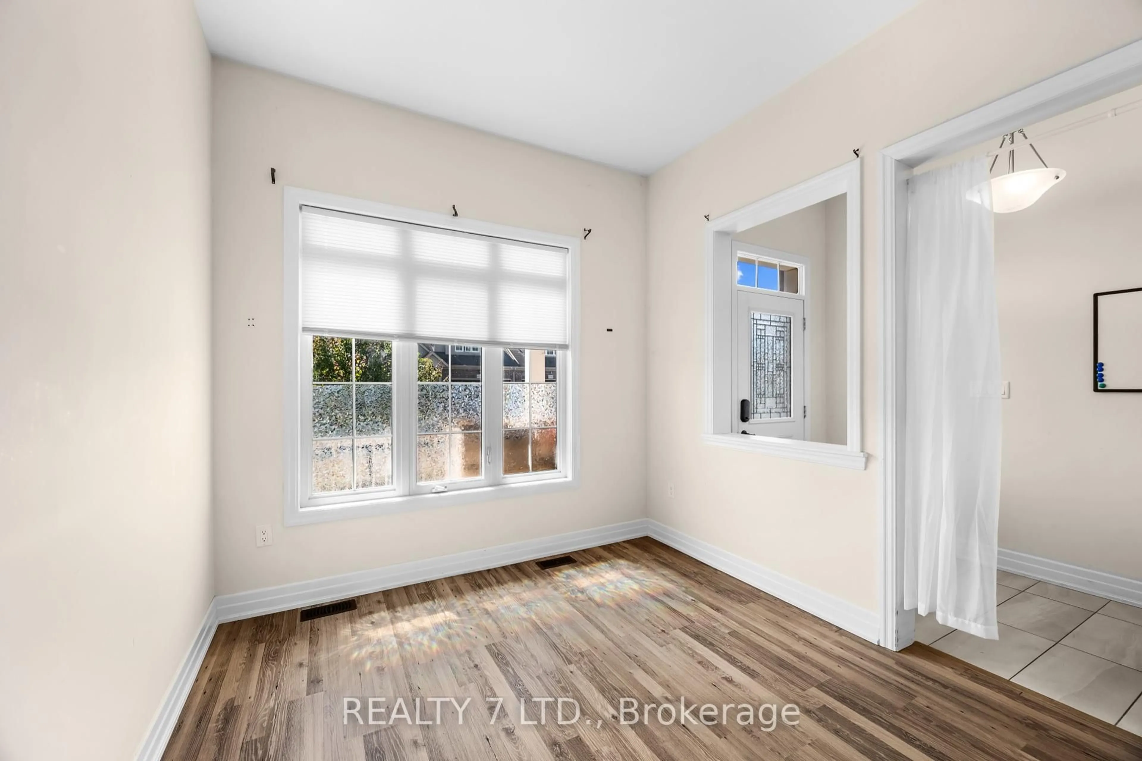 A pic of a room for 4427 SHUTTLEWORTH Dr, Niagara Falls Ontario L2G 0X5