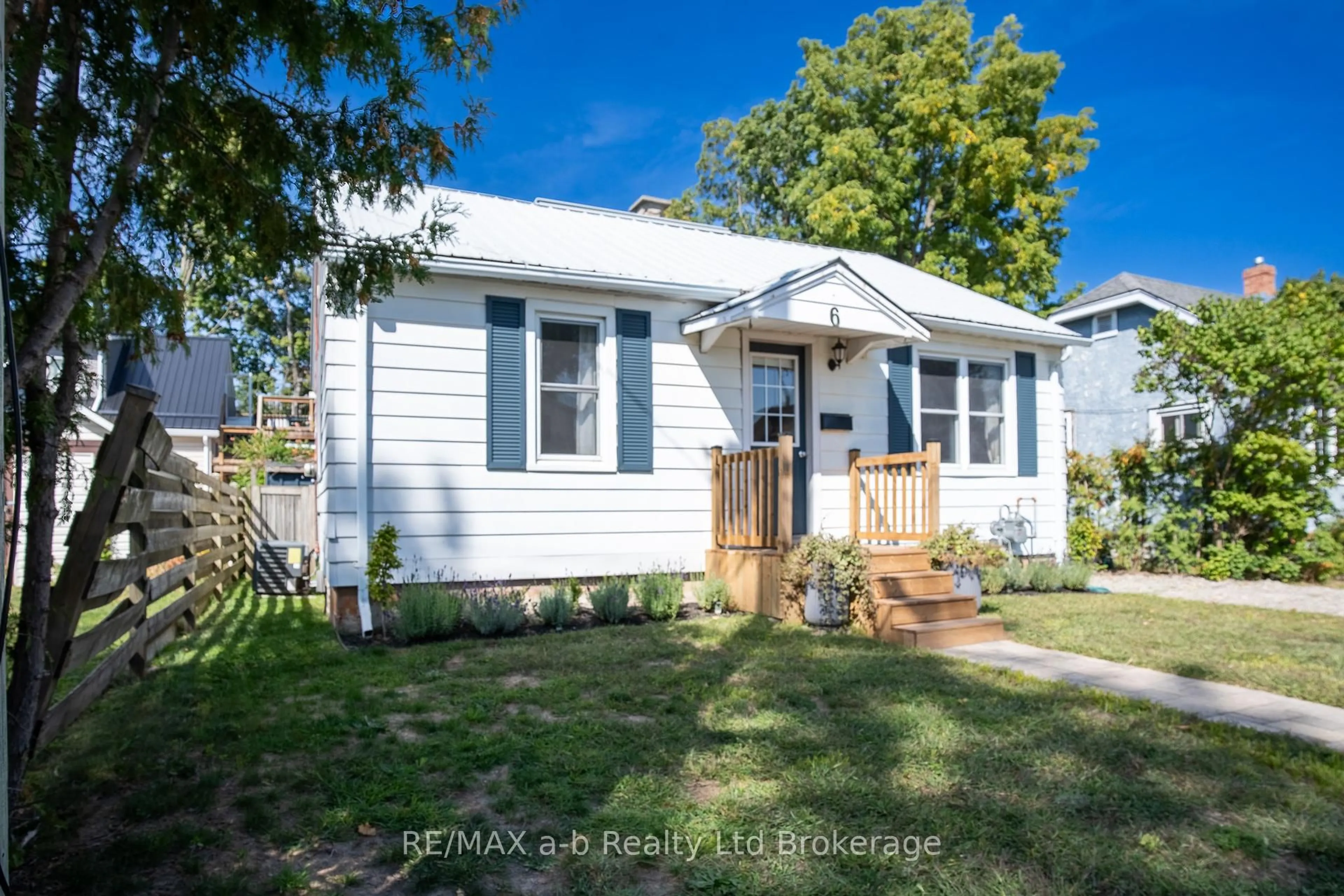 A pic from outside/outdoor area/front of a property/back of a property/a pic from drone, street for 6 RODGERS St, Tillsonburg Ontario N4G 1G2
