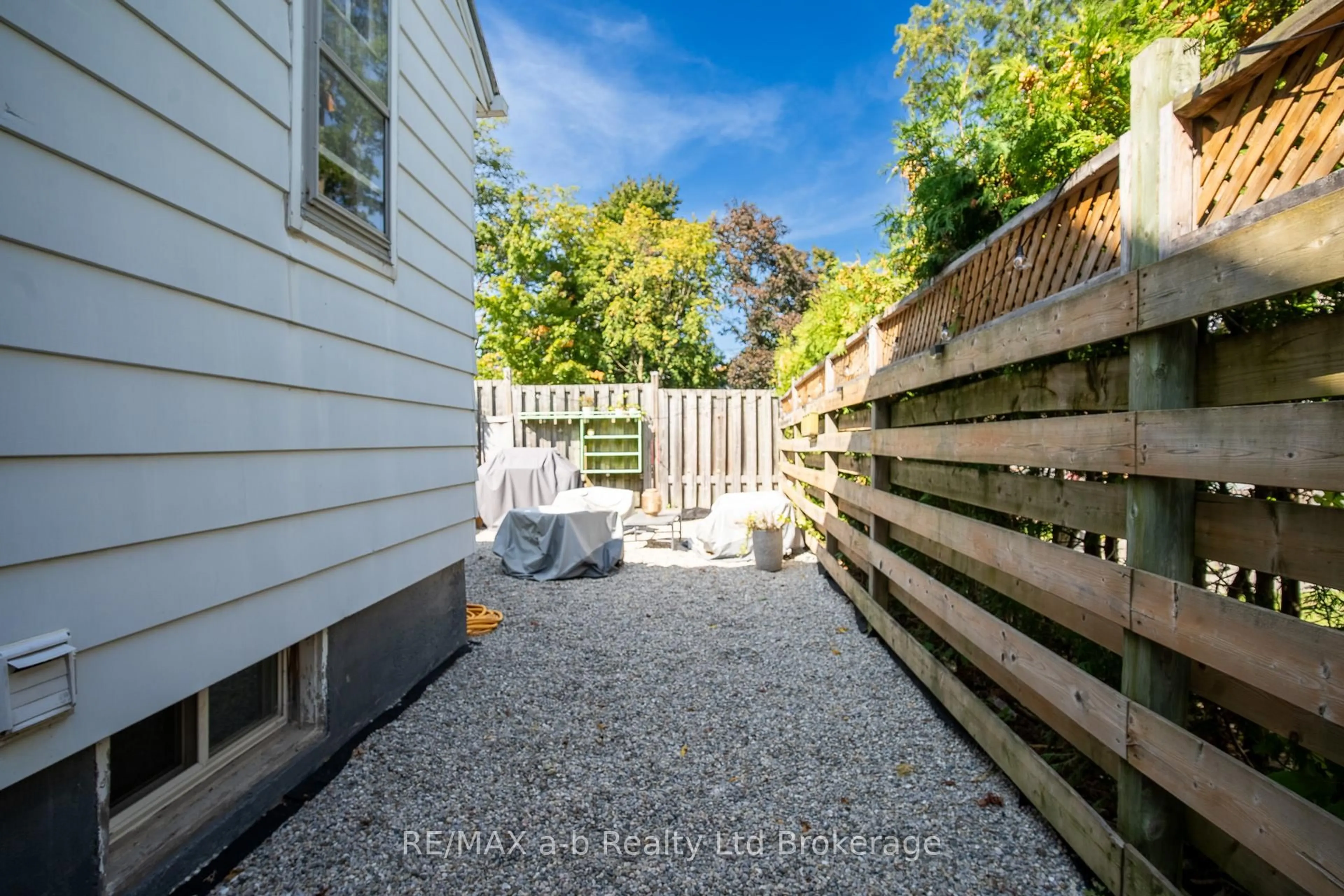 Patio, street for 6 RODGERS St, Tillsonburg Ontario N4G 1G2