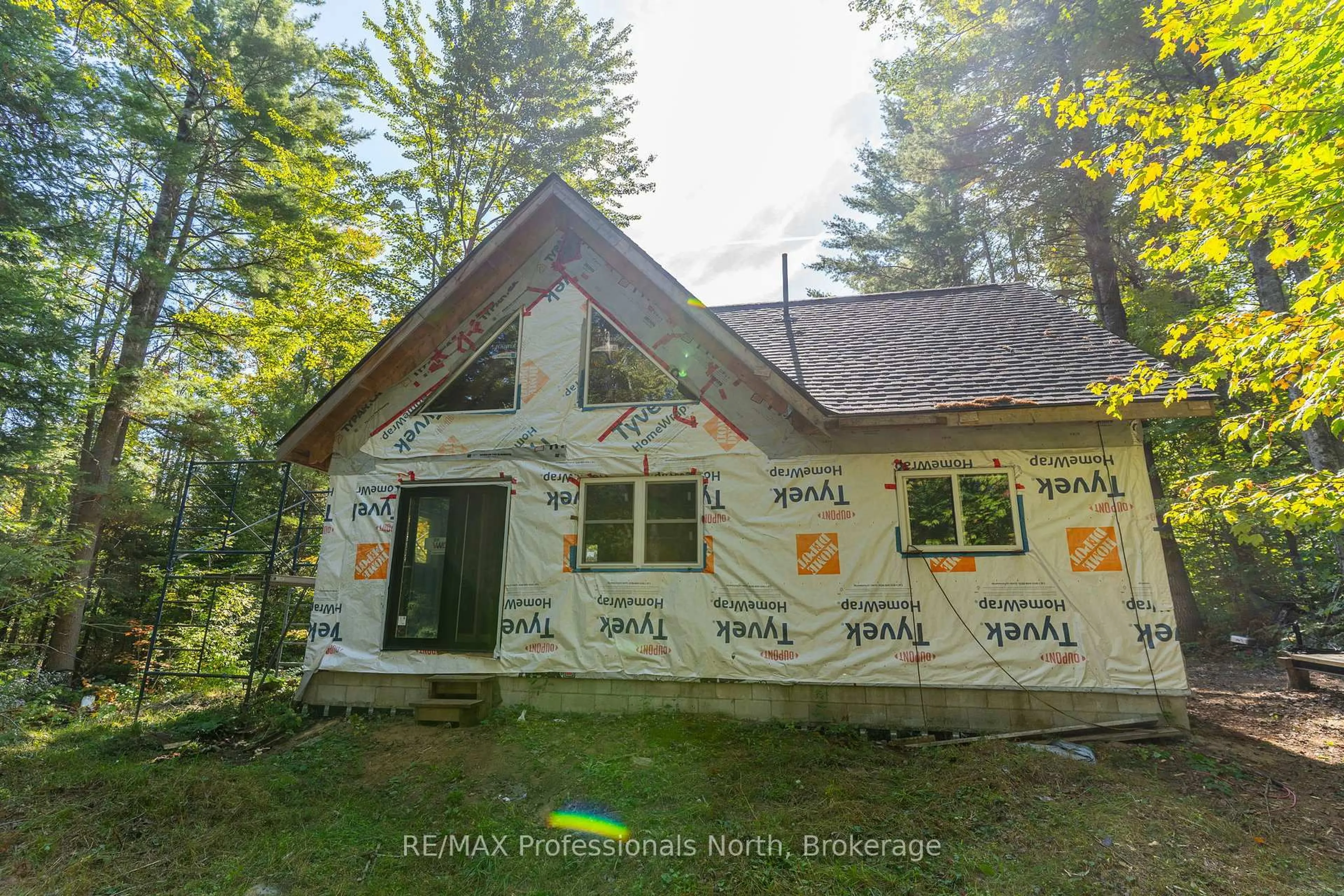 Home with vinyl exterior material, building for 319 Boundary Rd, Minden Hills Ontario K0M 2A1