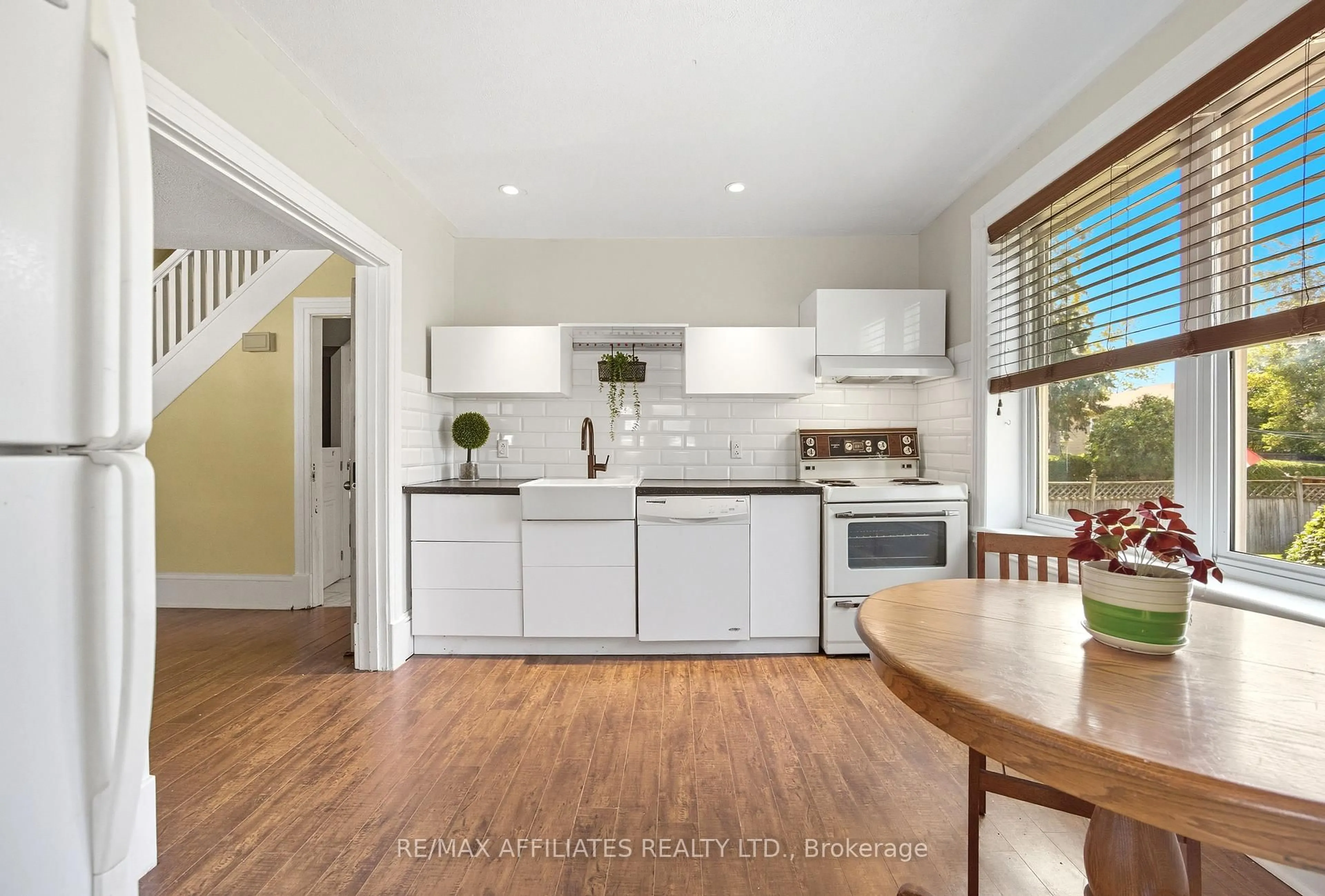 Open concept kitchen, unknown for 10 Alvin St, Perth Ontario K7H 2V7