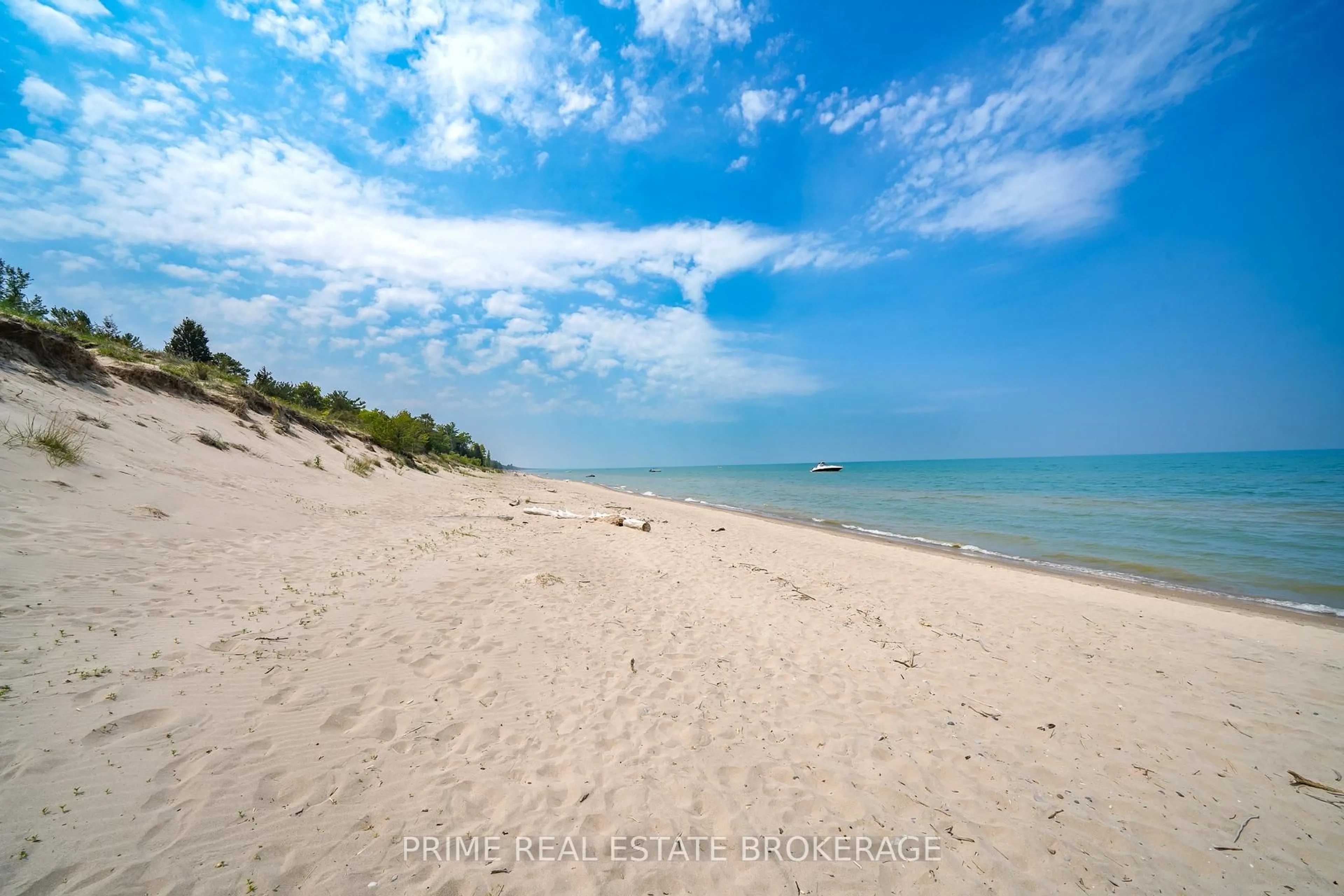 Blurry image for 10219 Pinetree Dr, Lambton Shores Ontario N0M 1T0