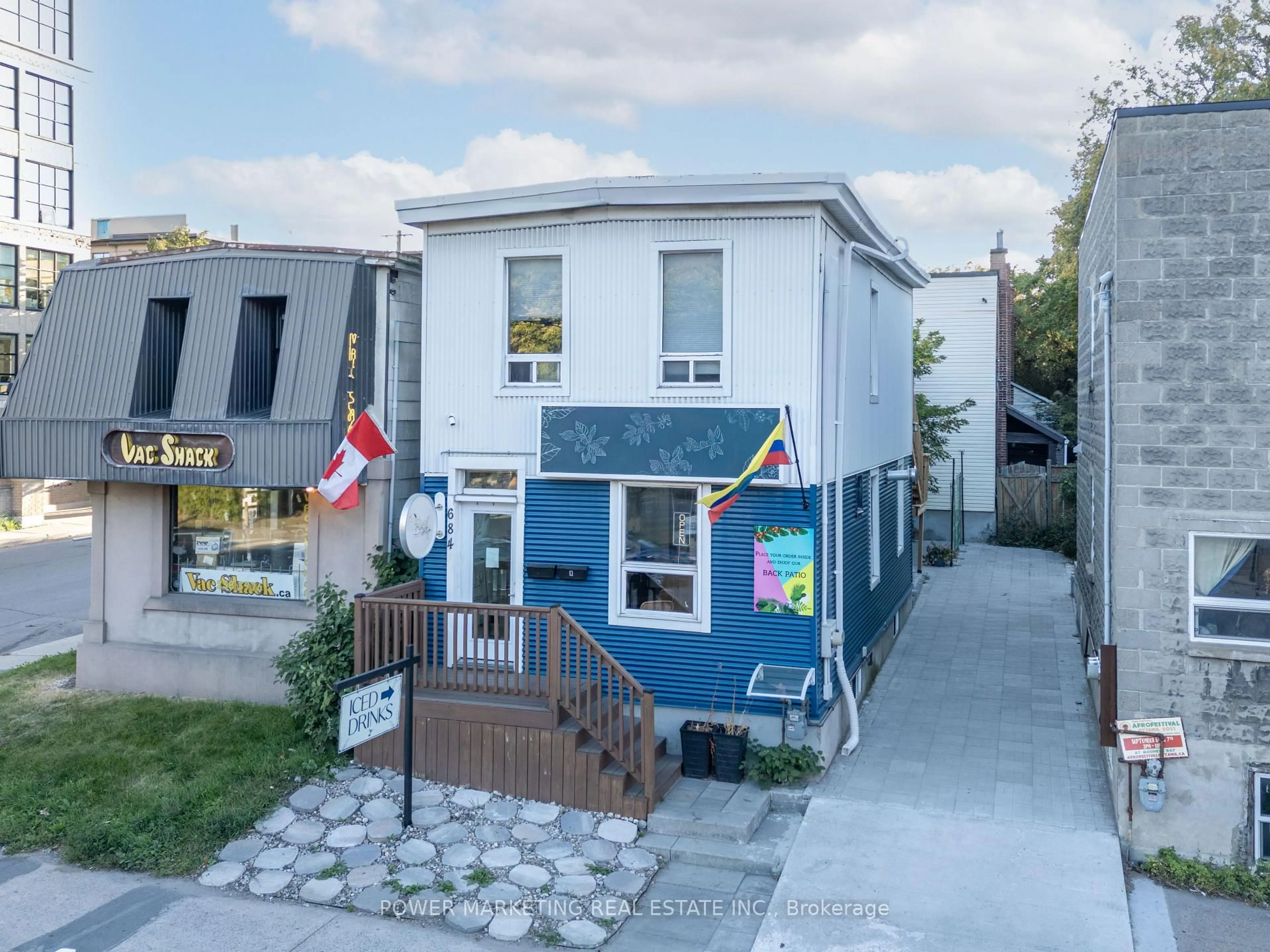 A pic from outside/outdoor area/front of a property/back of a property/a pic from drone, street for 684 BRONSON Ave, Ottawa Ontario K1S 4E9