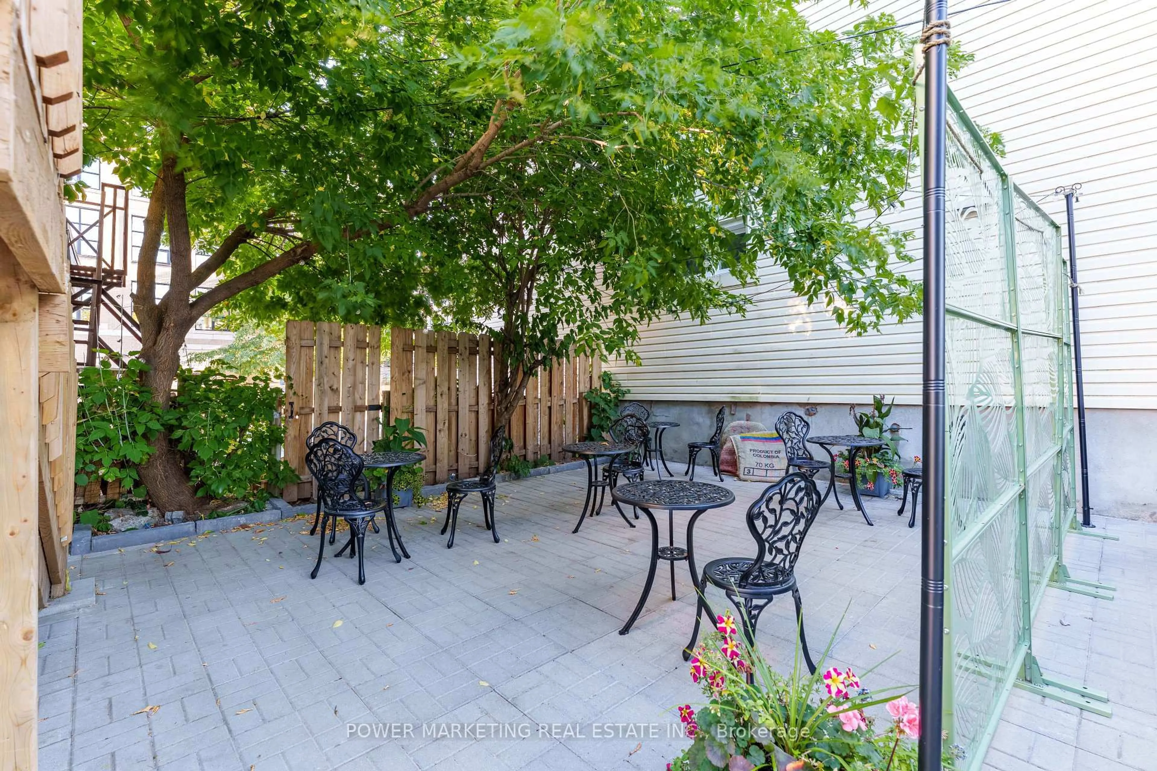 Patio, street for 684 BRONSON Ave, Ottawa Ontario K1S 4E9