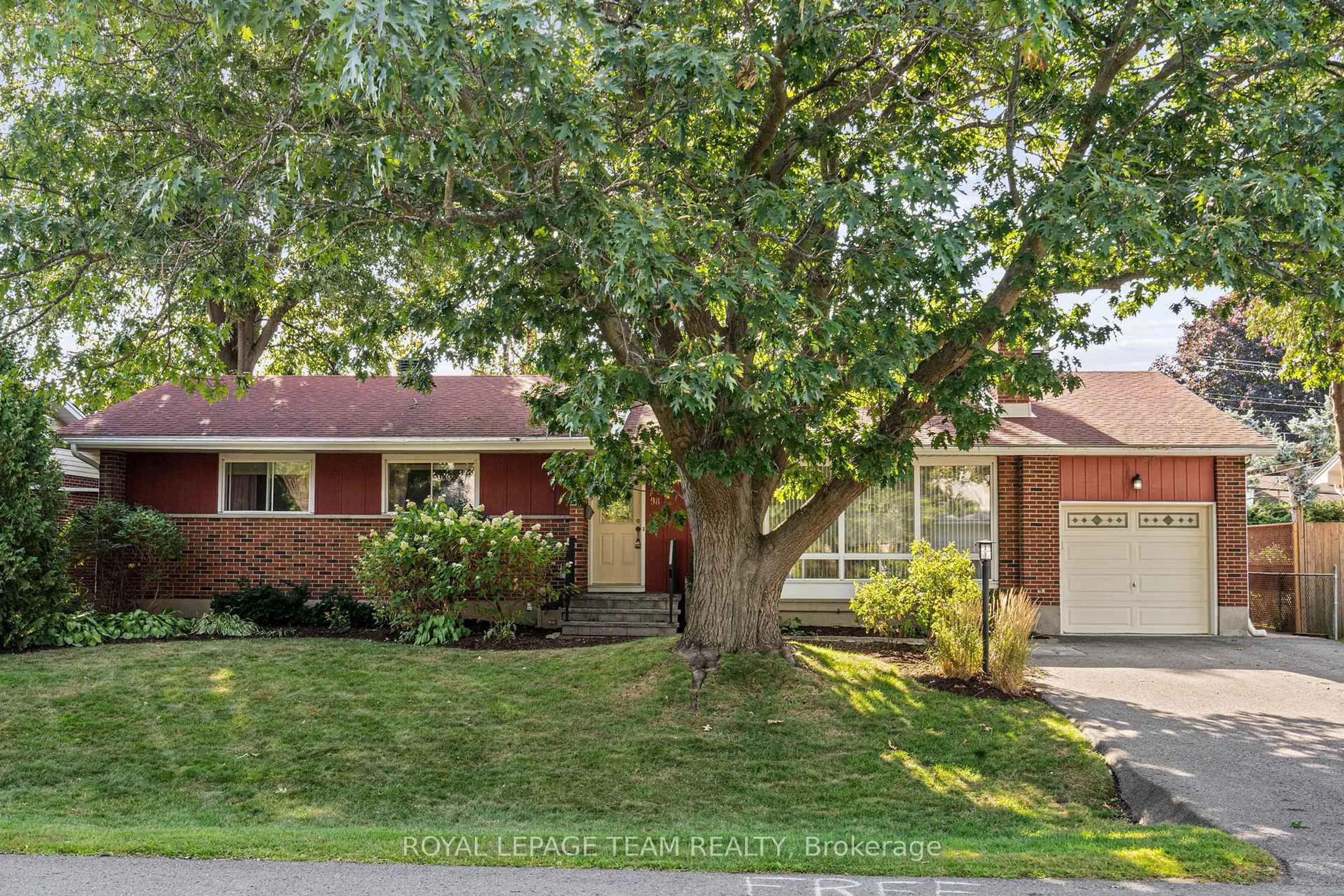 Home with vinyl exterior material, street for 98 Starwood Rd, Ottawa Ontario K2G 1Z7