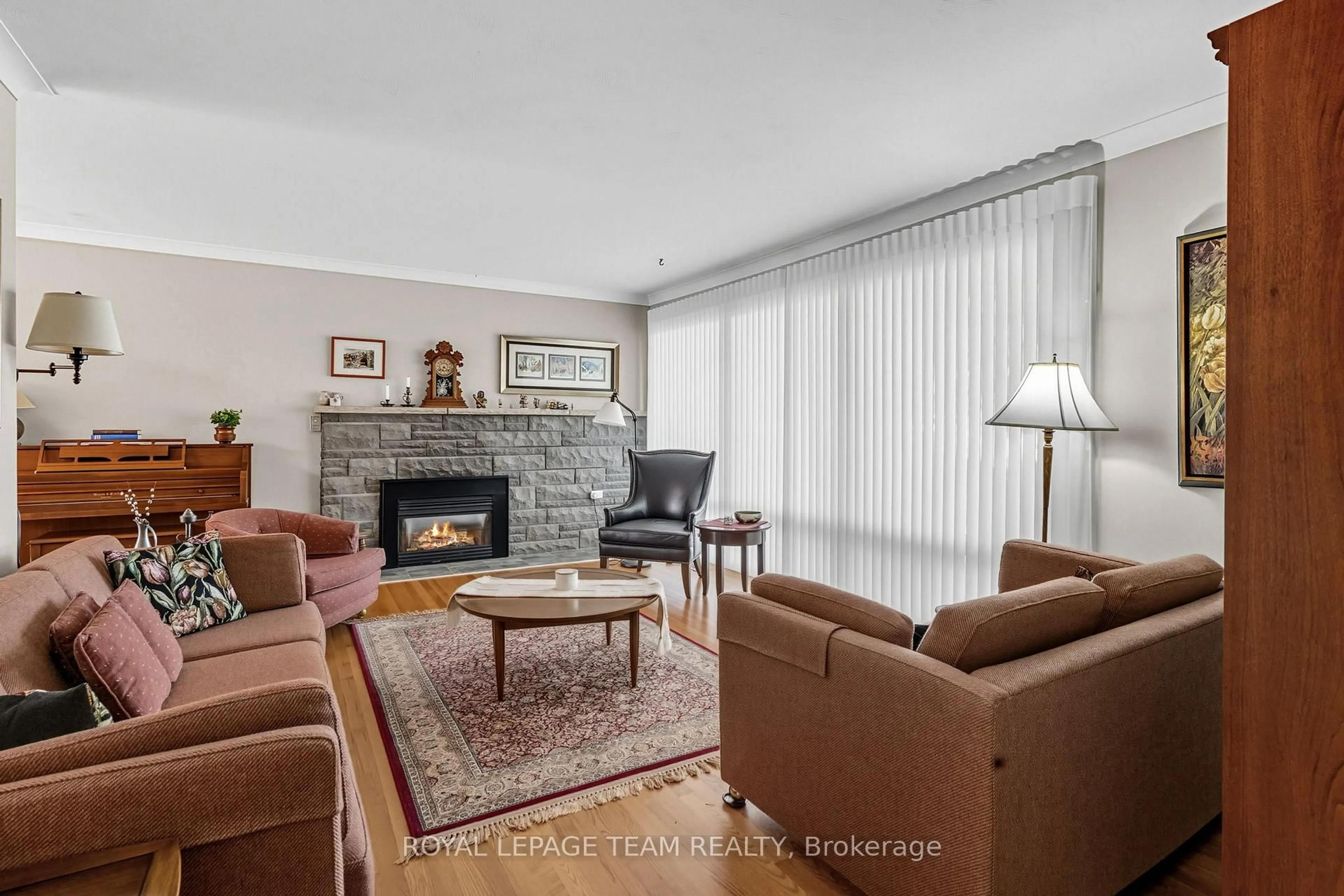 Living room with furniture, unknown for 98 Starwood Rd, Ottawa Ontario K2G 1Z7