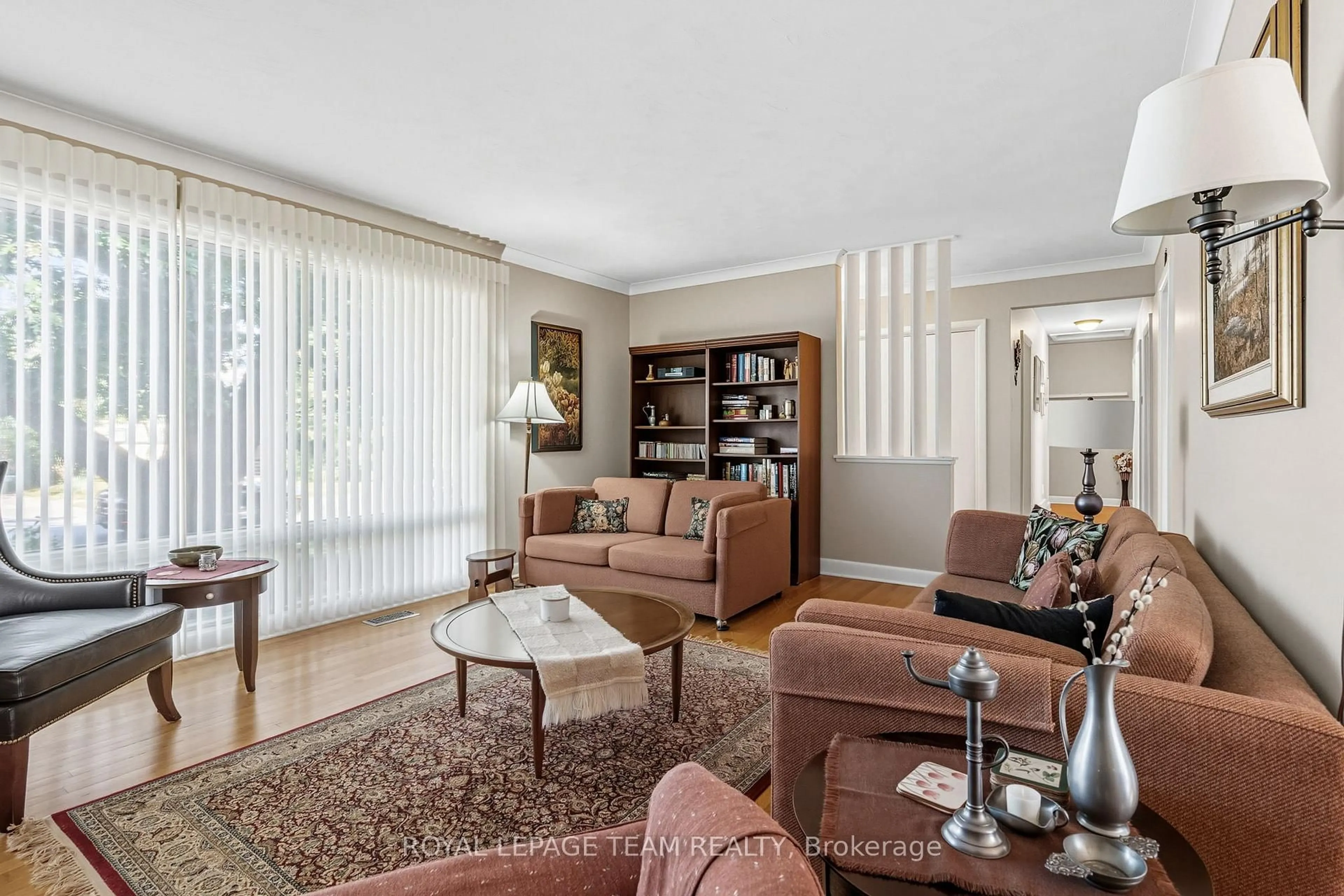 Living room with furniture, unknown for 98 Starwood Rd, Ottawa Ontario K2G 1Z7