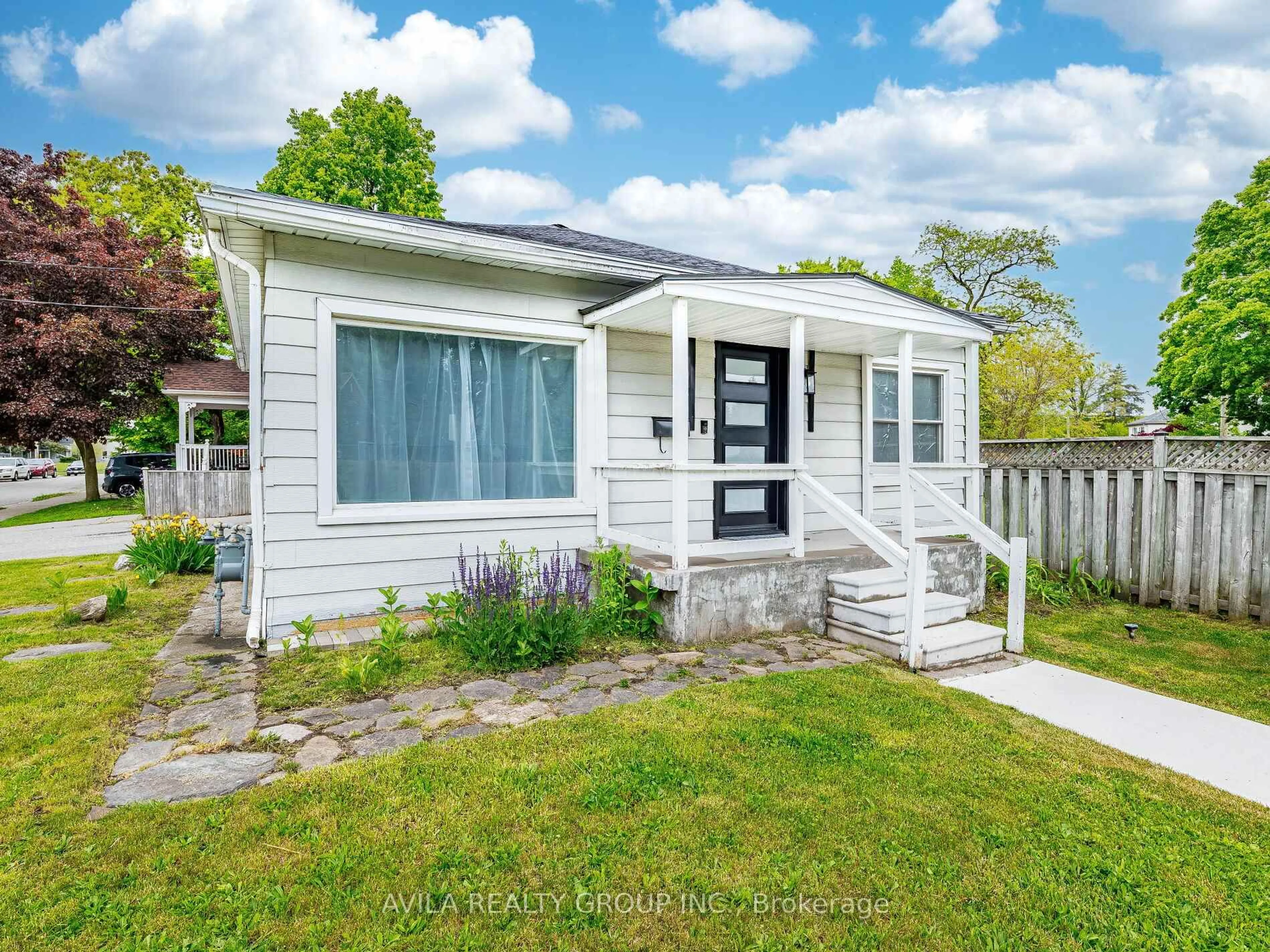 Home with vinyl exterior material, street for 30 Oxford St, Cambridge Ontario N1R 1N5
