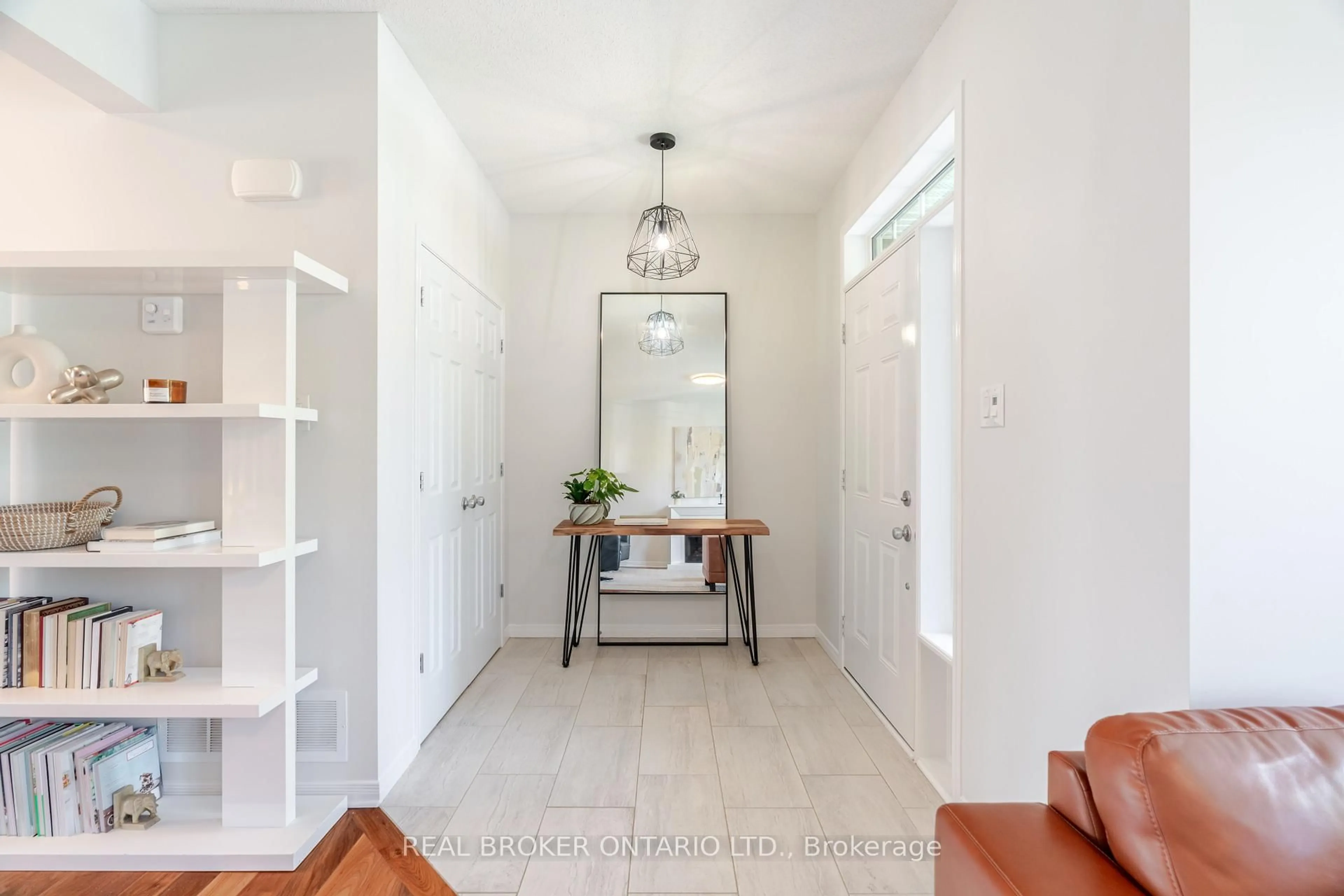 Indoor entryway for 408 Sweetflag St, Ottawa Ontario K2J 5Y6
