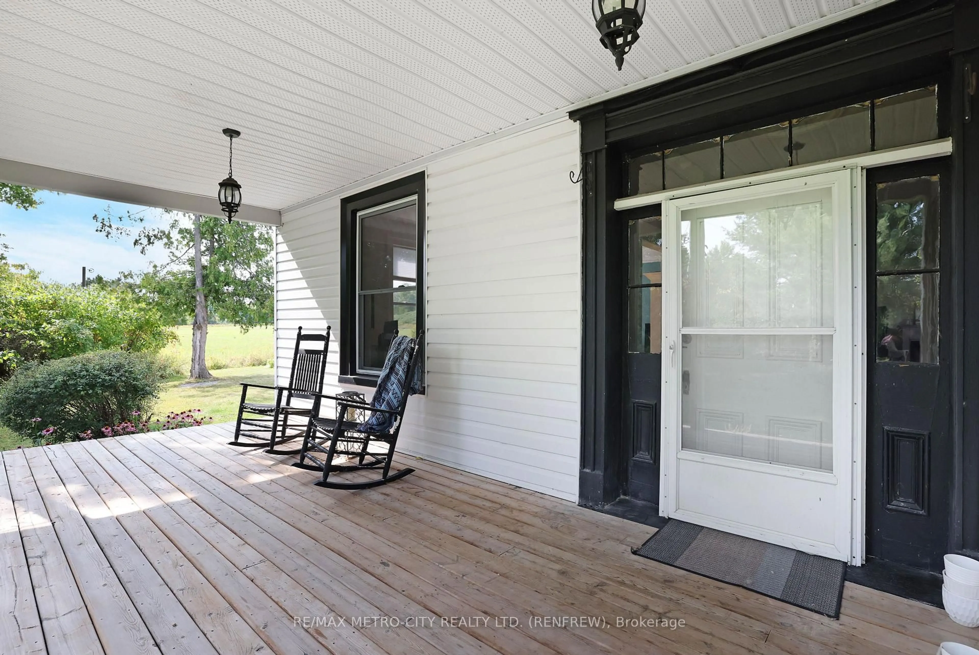 Patio, street for 620 A Yantha Rd, Renfrew Ontario K7V 3Z4