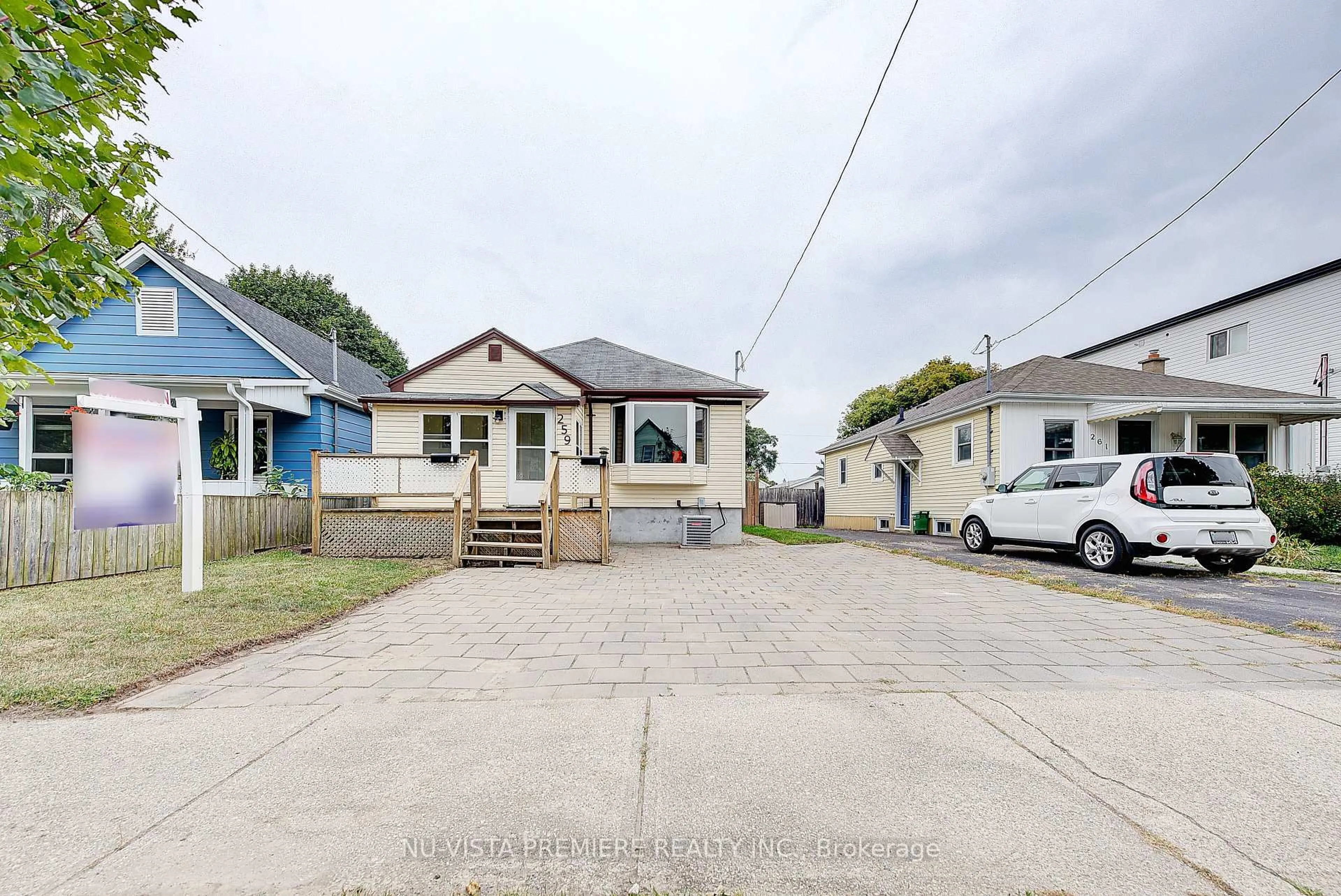 A pic from outside/outdoor area/front of a property/back of a property/a pic from drone, street for 259 Sanders St, London East Ontario N5Z 2T1