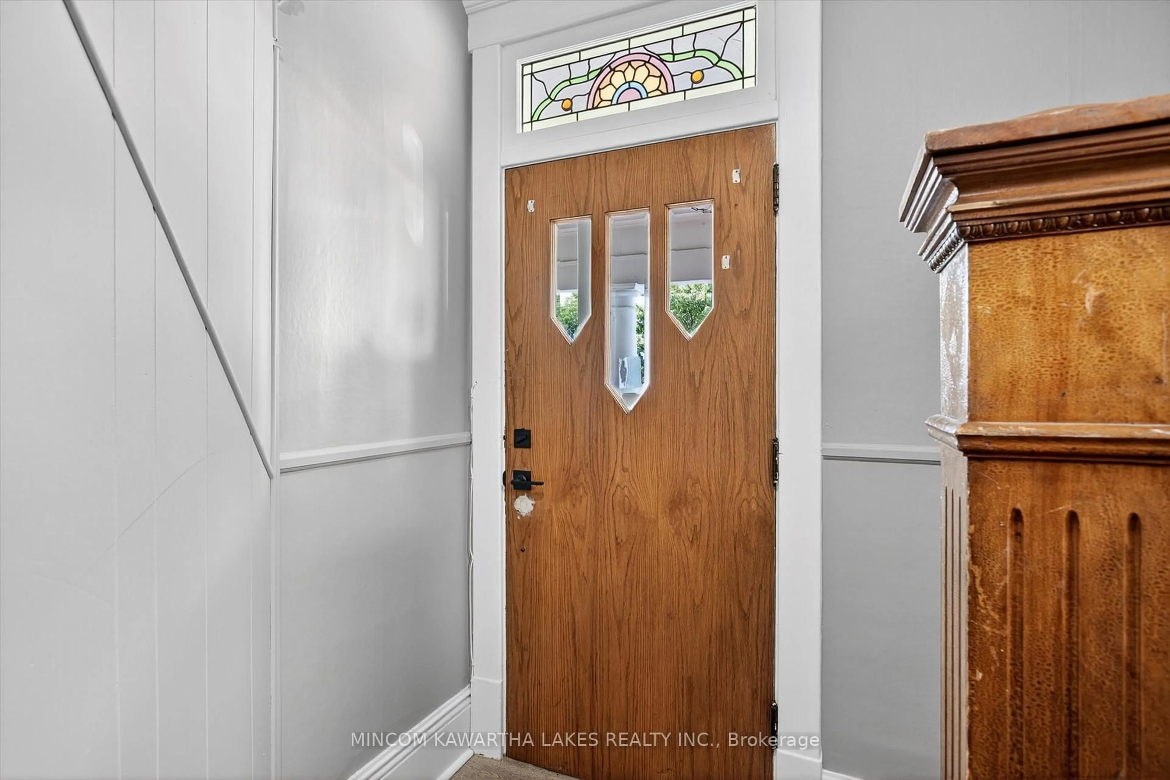 Indoor entryway for 218 Aylmer St, Peterborough Ontario K9J 3K4