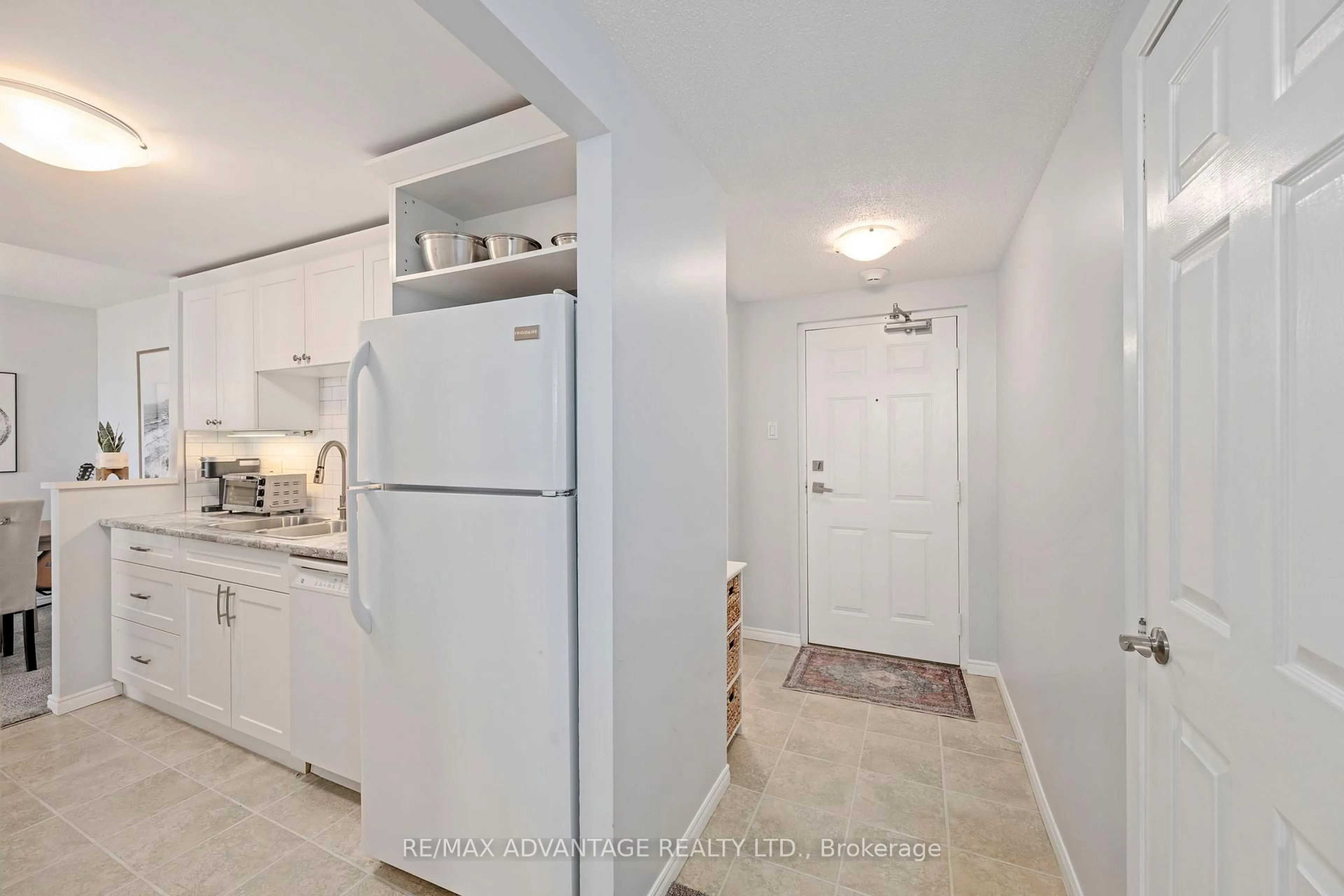 Standard kitchen, unknown for 155 Kent St #1106, London East Ontario N6A 5N7