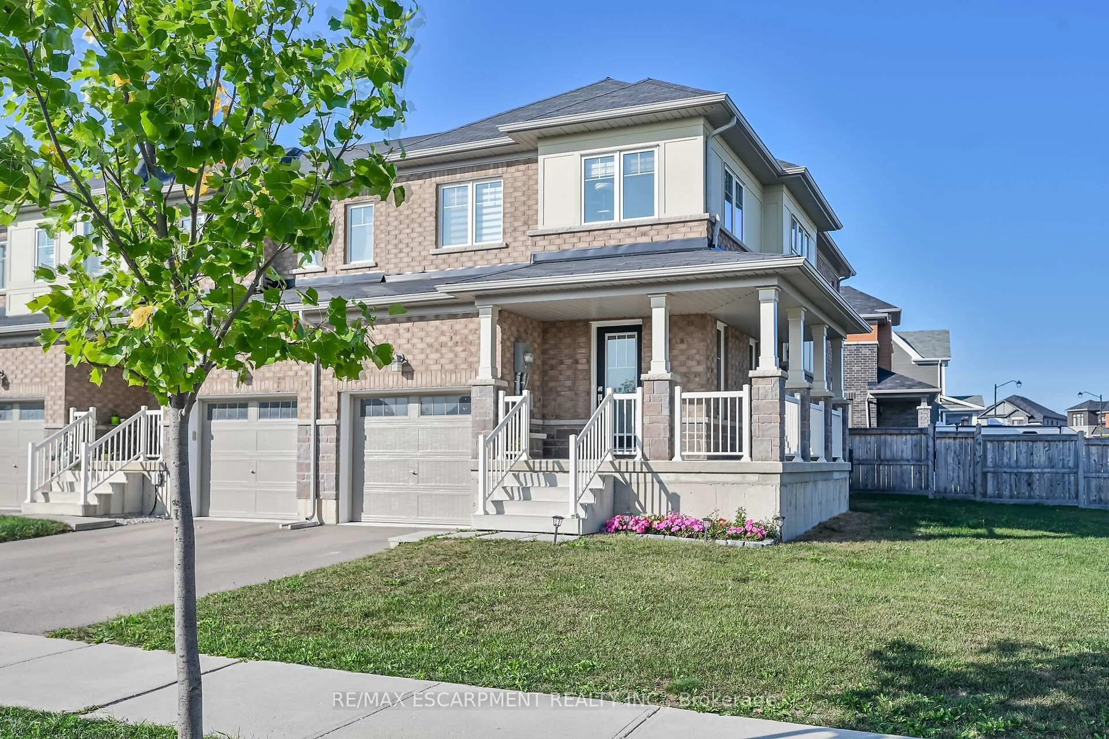 Home with brick exterior material, street for 164 MacLachlan Ave, Haldimand Ontario N3W 0C9
