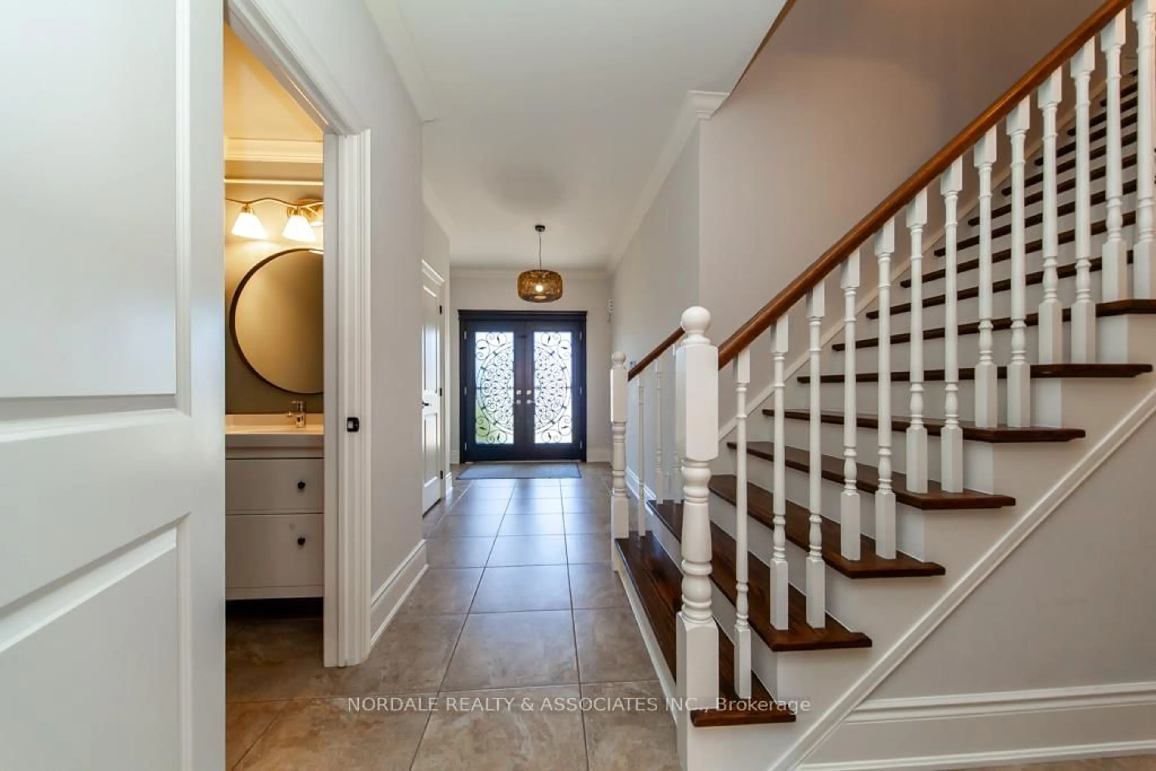Indoor entryway for 59 Whittington Dr, Hamilton Ontario L9K 0G8