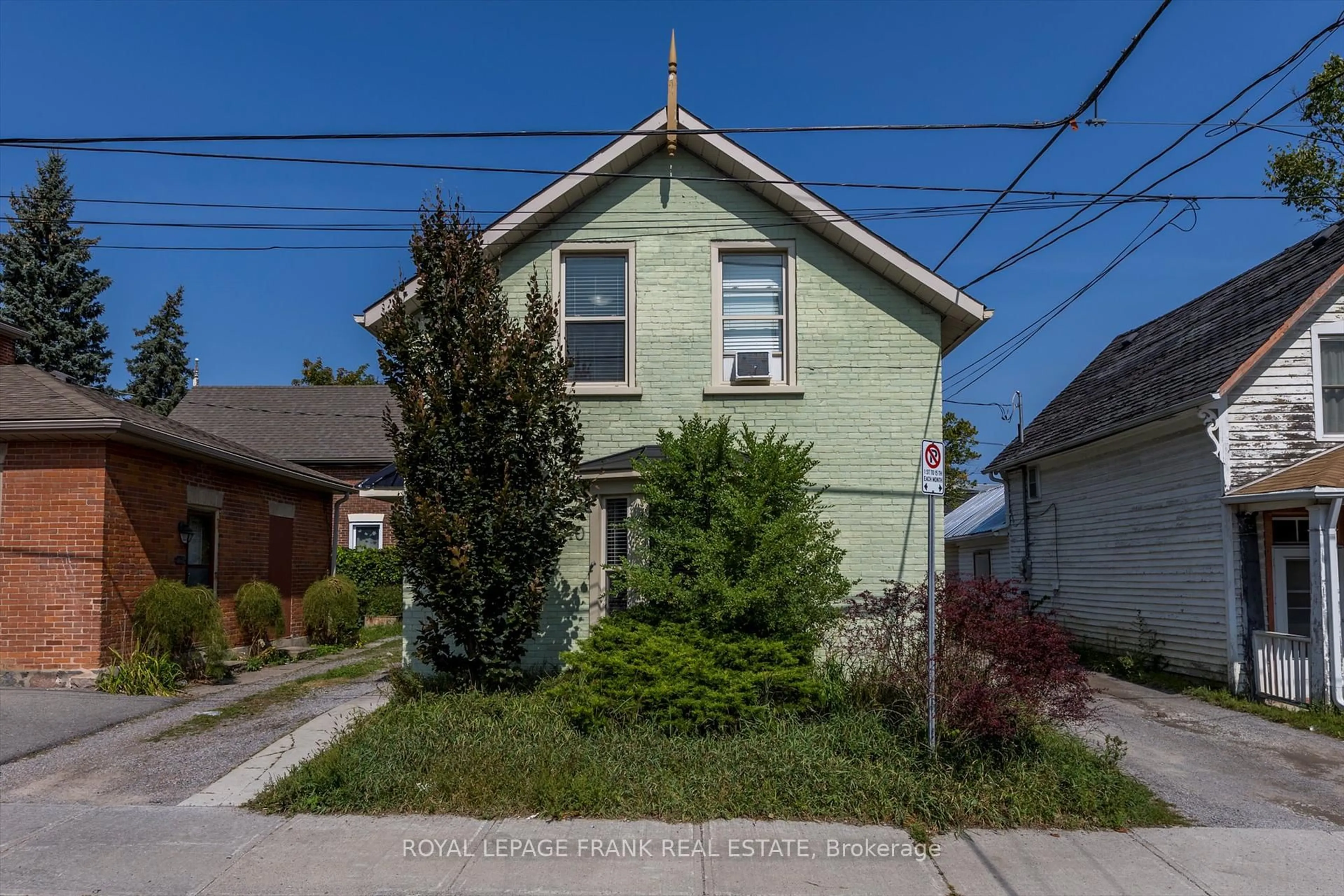 A pic from outside/outdoor area/front of a property/back of a property/a pic from drone, street for 140 Antrim St, Peterborough Ontario K9H 3G3