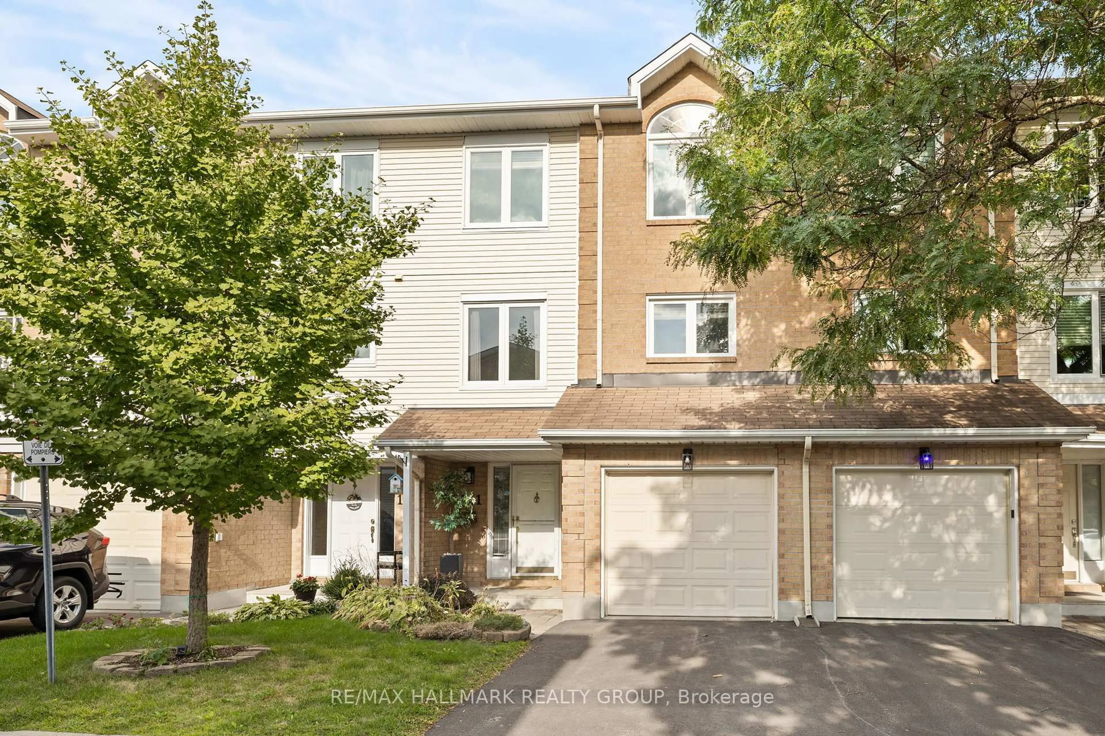 Unknown for 1951 Ashmont St, Ottawa Ontario K1C 7B9