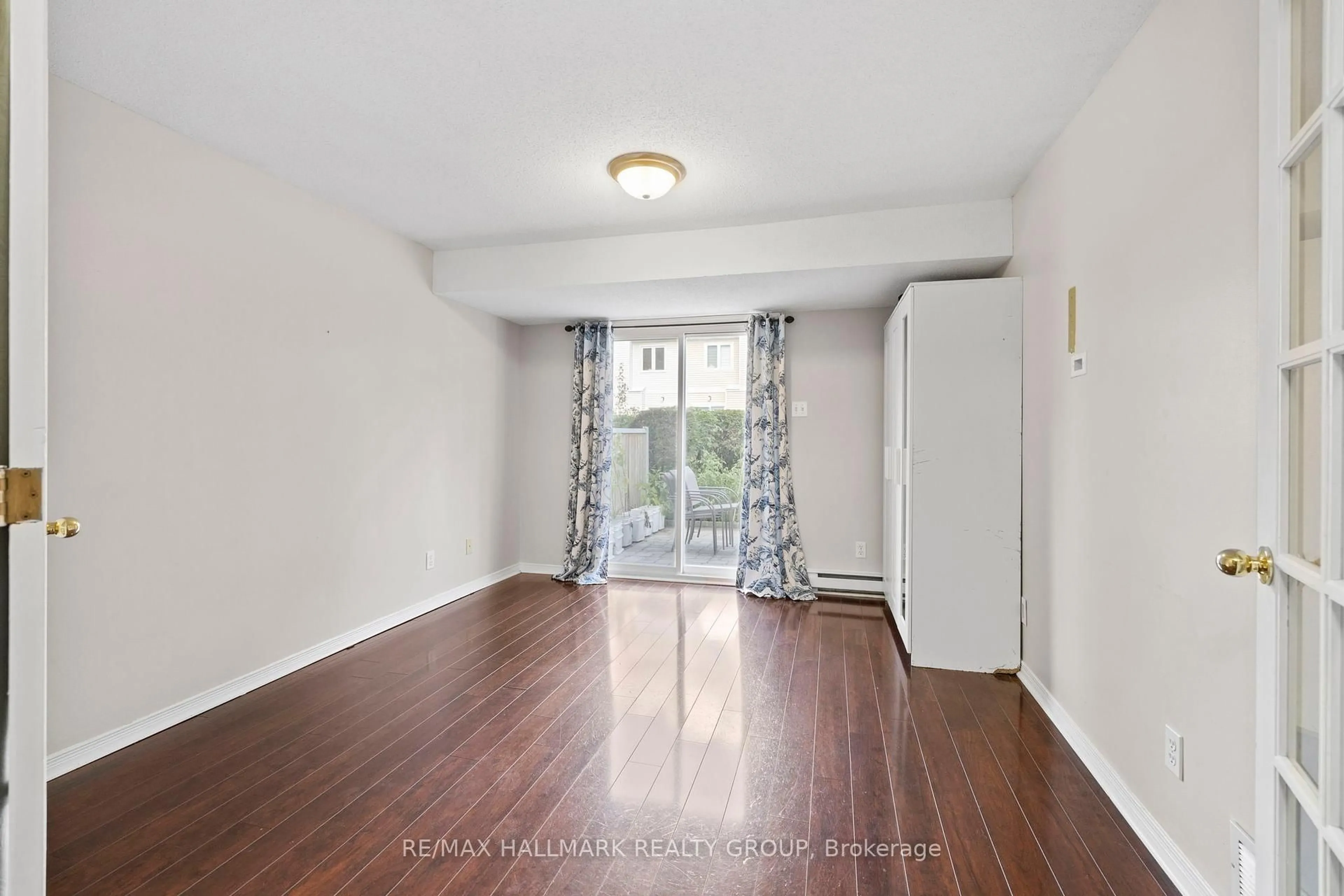 A pic of a room for 1951 Ashmont St, Ottawa Ontario K1C 7B9