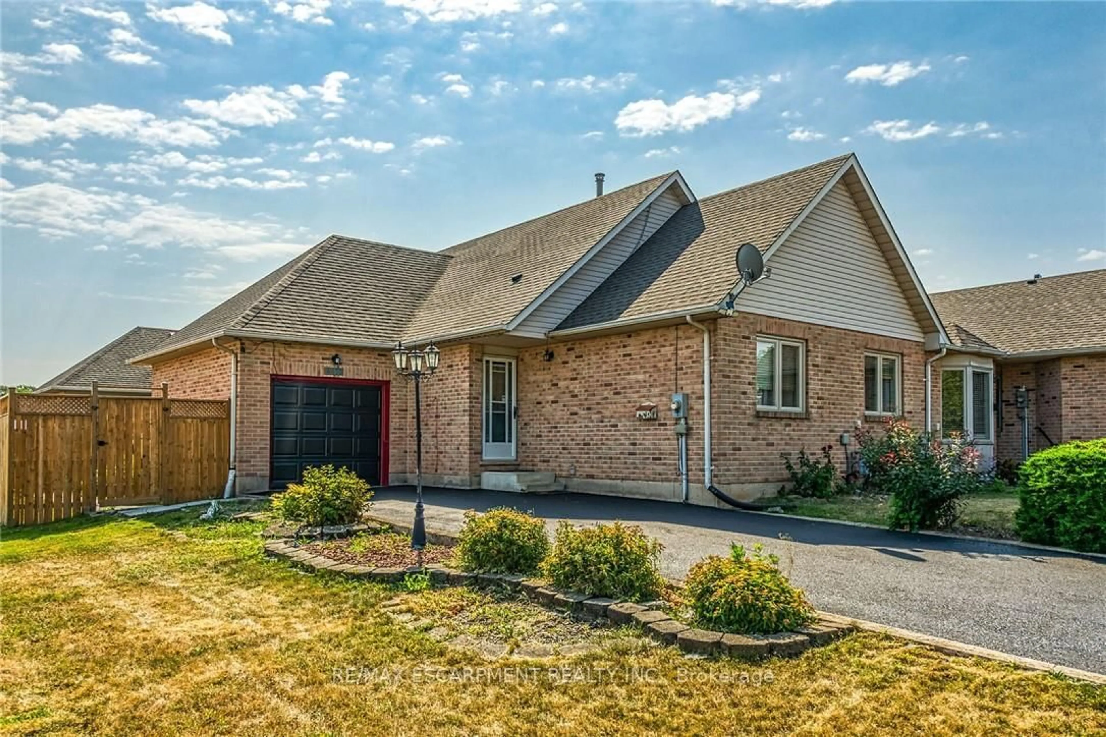 Home with brick exterior material, street for 4473 Christopher Crt, Lincoln Ontario L3J 0E1
