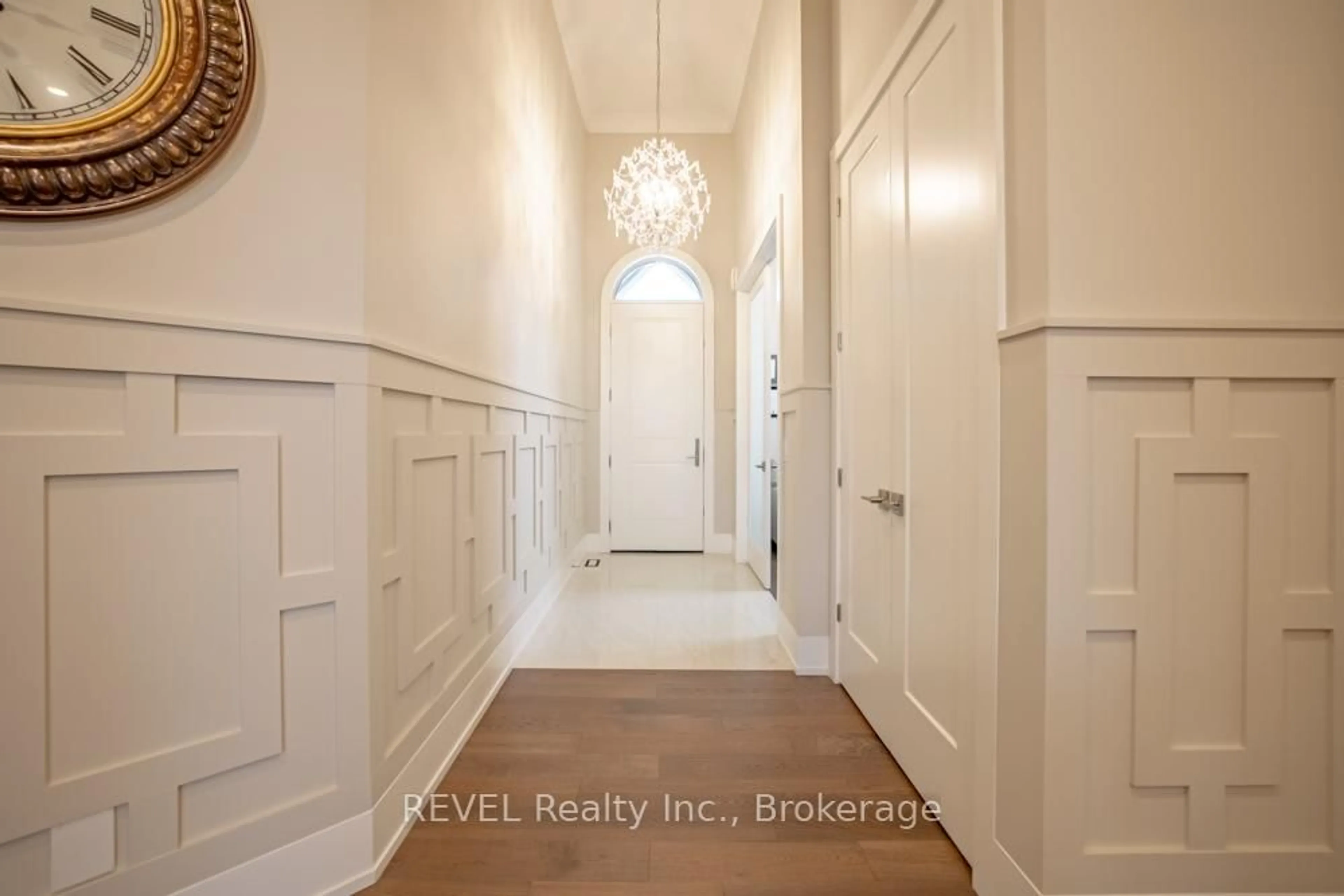 Indoor entryway for 75 Millpond Rd, Niagara-on-the-Lake Ontario L0S 1J0