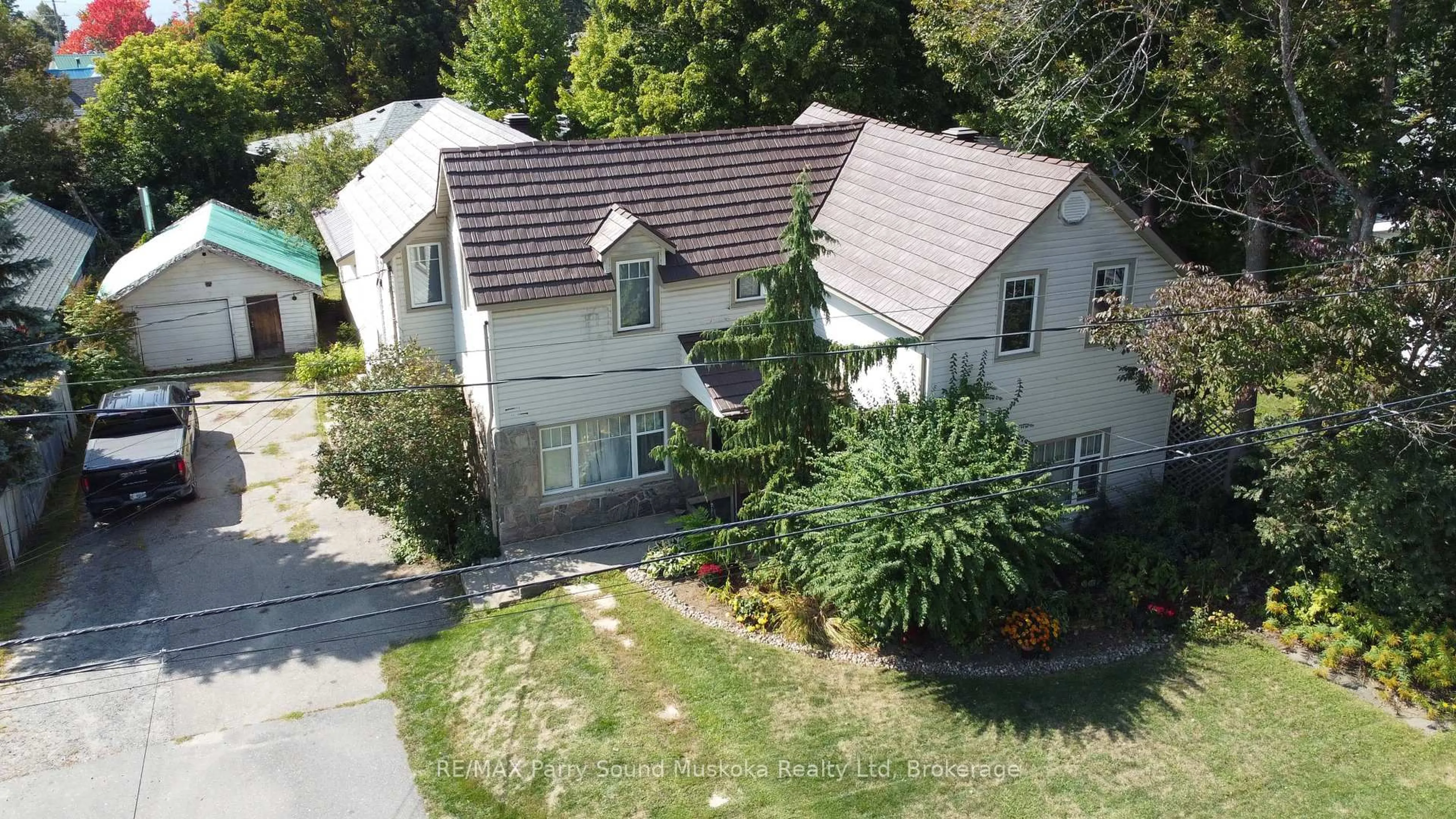 A pic from outside/outdoor area/front of a property/back of a property/a pic from drone, street for 46 Waubeek St, Parry Sound Ontario P2A 1C2