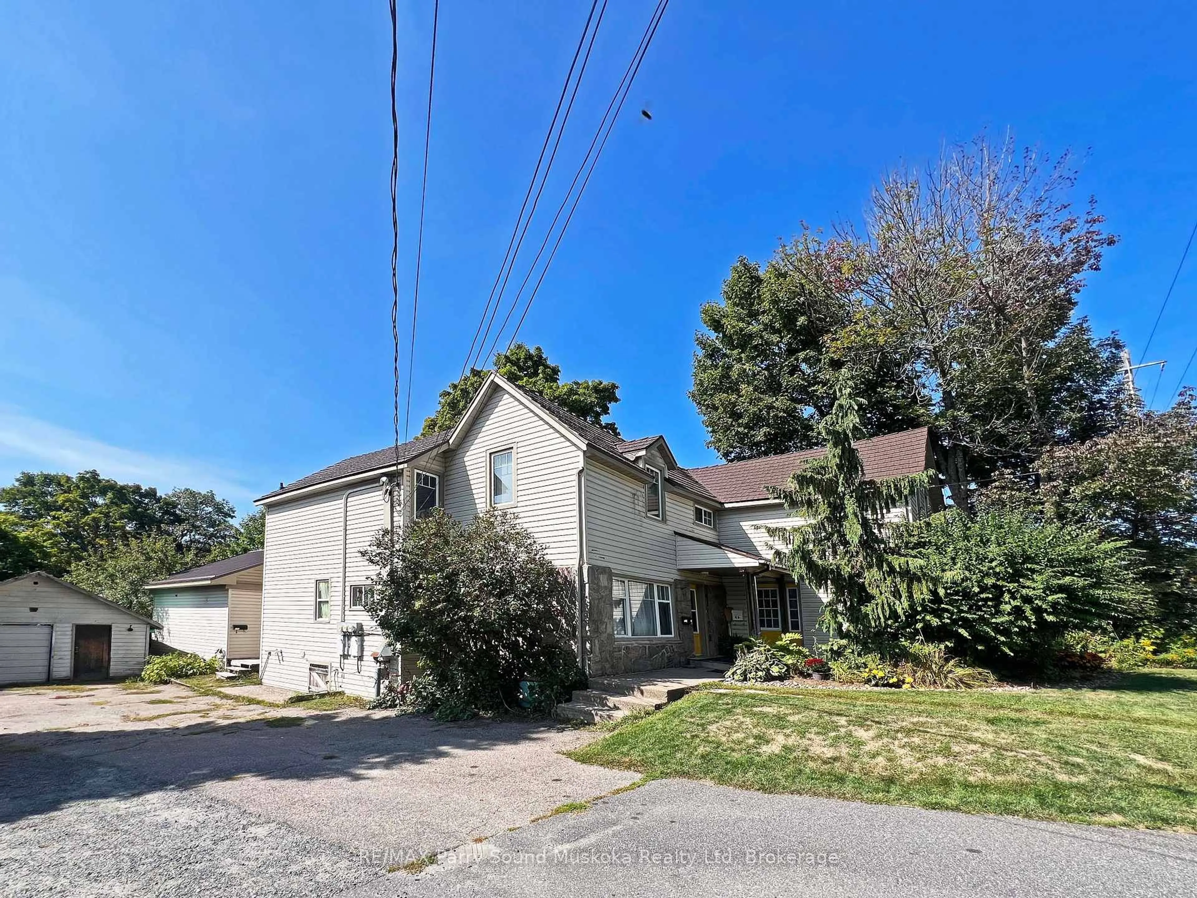 A pic from outside/outdoor area/front of a property/back of a property/a pic from drone, street for 46 Waubeek St, Parry Sound Ontario P2A 1C2