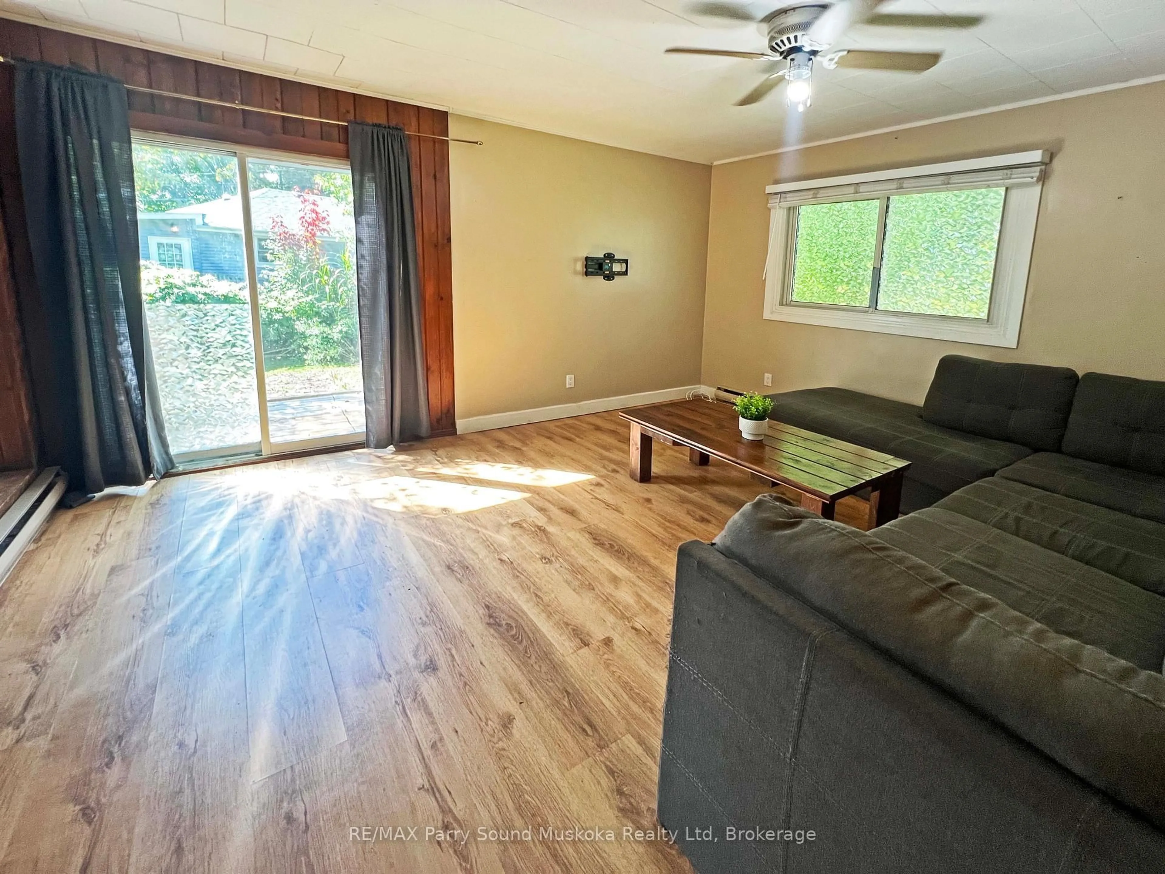 Living room with furniture, wood/laminate floor for 46 Waubeek St, Parry Sound Ontario P2A 1C2