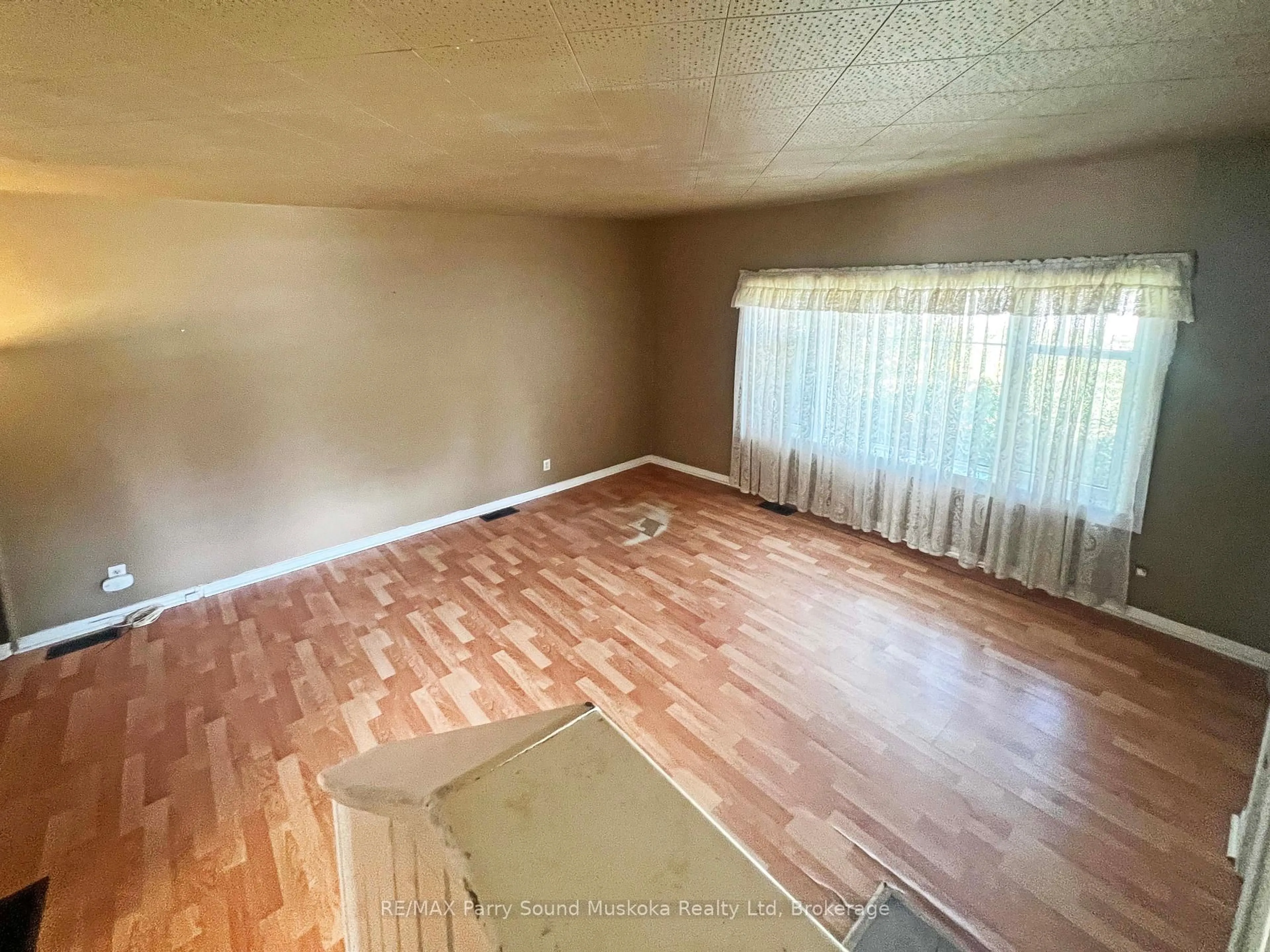A pic of a room for 46 Waubeek St, Parry Sound Ontario P2A 1C2