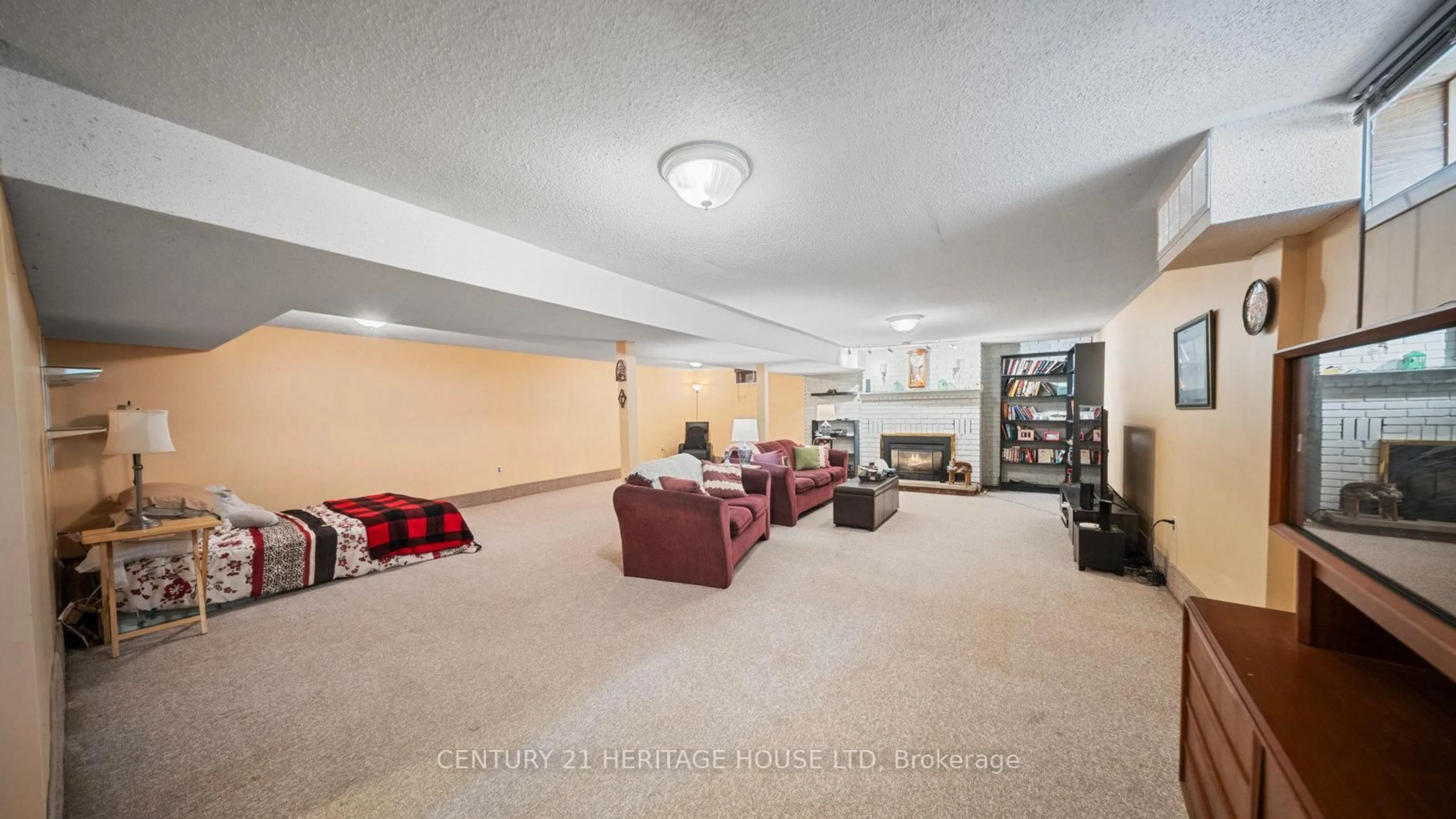 Lobby for 6442 Taylor St, Niagara Falls Ontario L2G 2G1