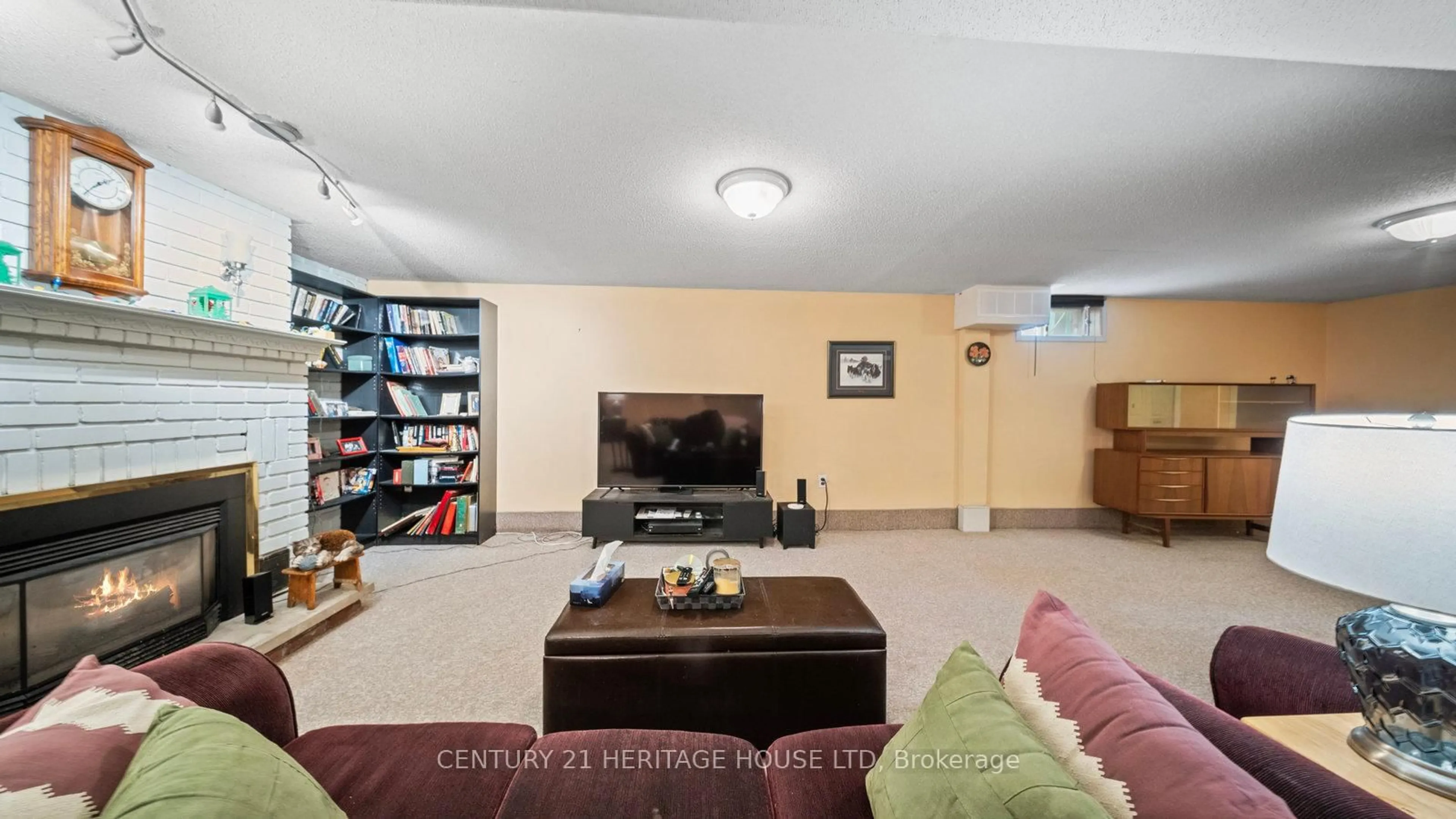 Home theater for 6442 Taylor St, Niagara Falls Ontario L2G 2G1