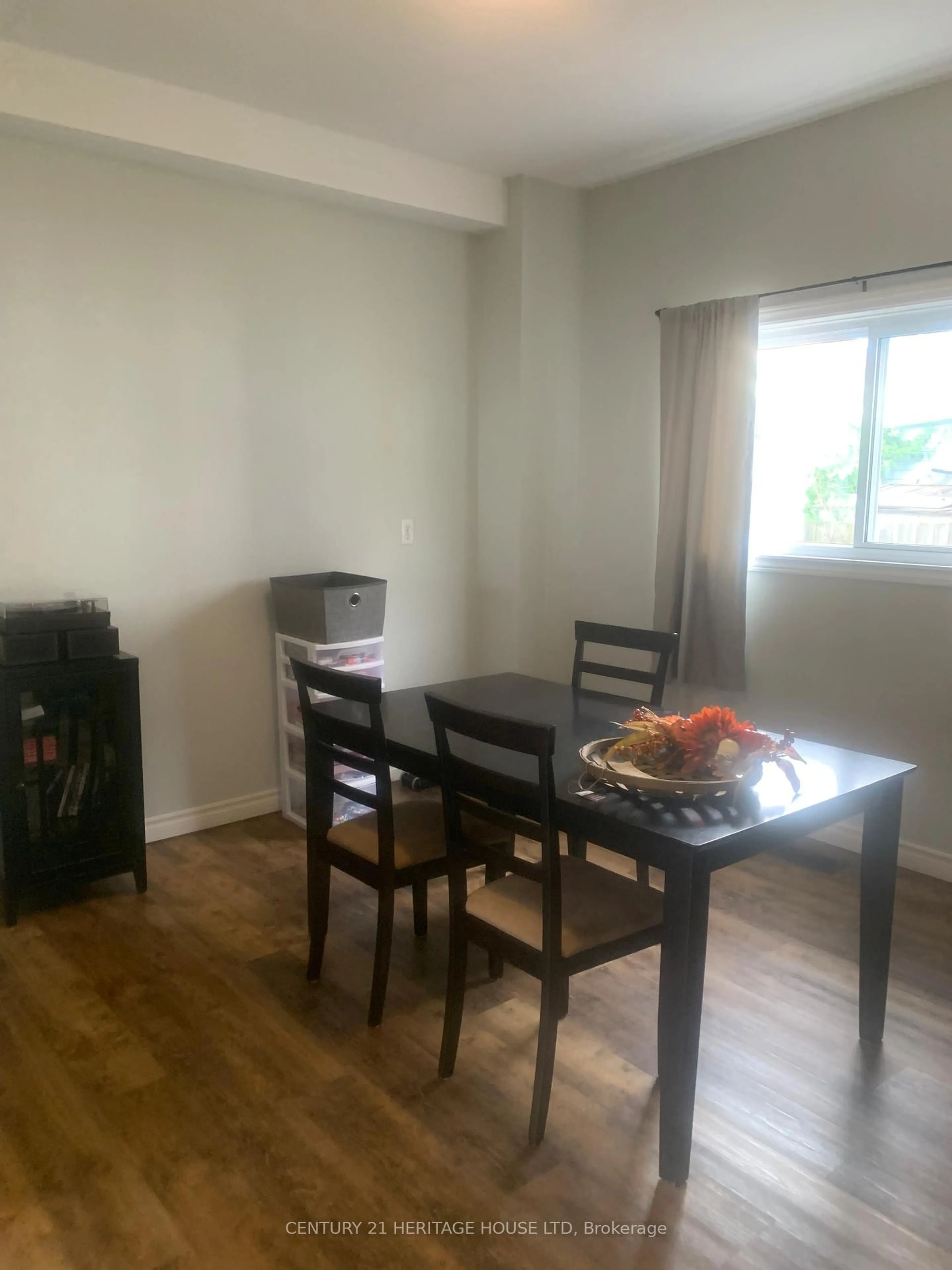 A pic of a room for 61 REGENT St, St. Thomas Ontario N5R 2A4
