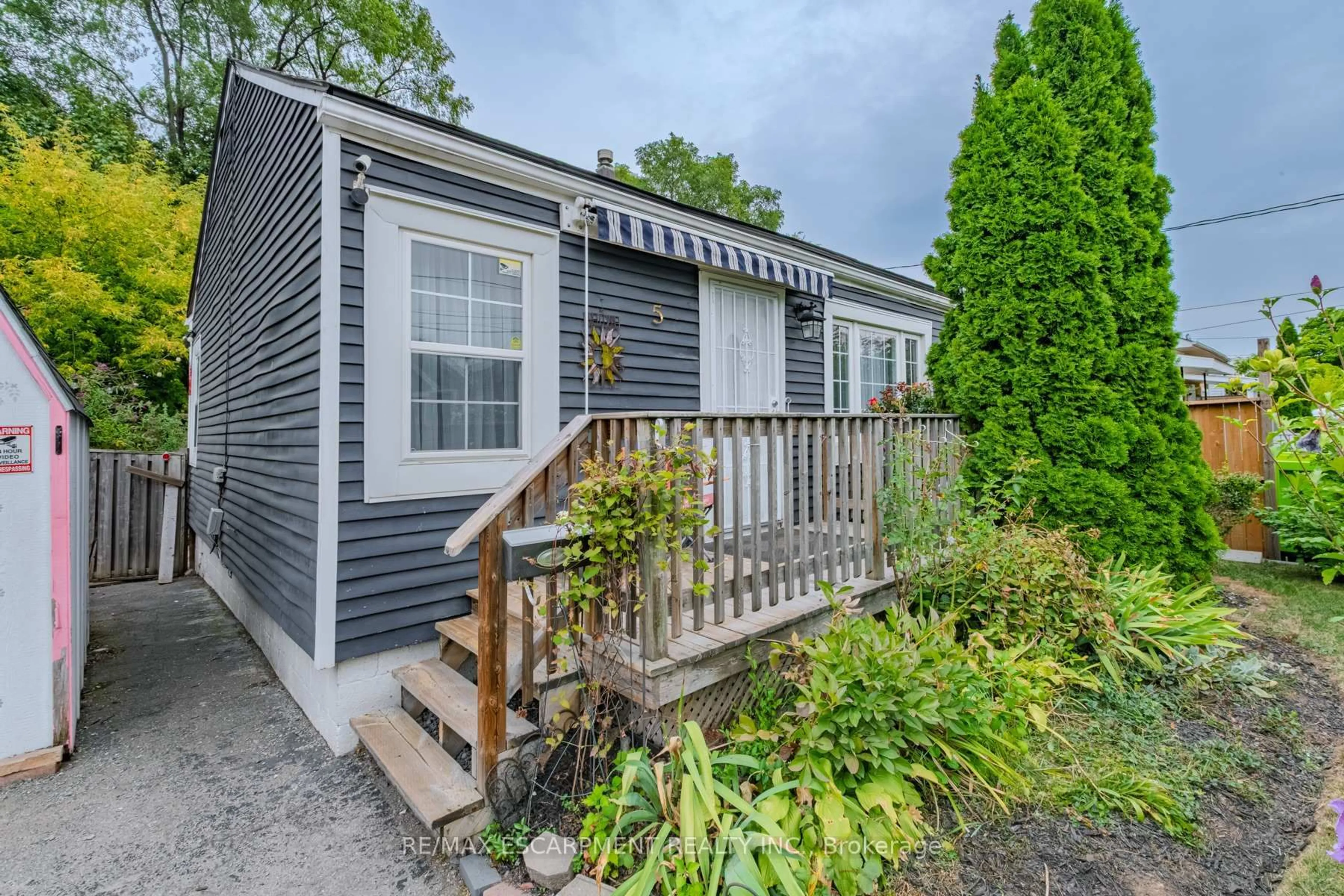 Unknown for 5 Dalhousie Ave, Hamilton Ontario L8L 3J4