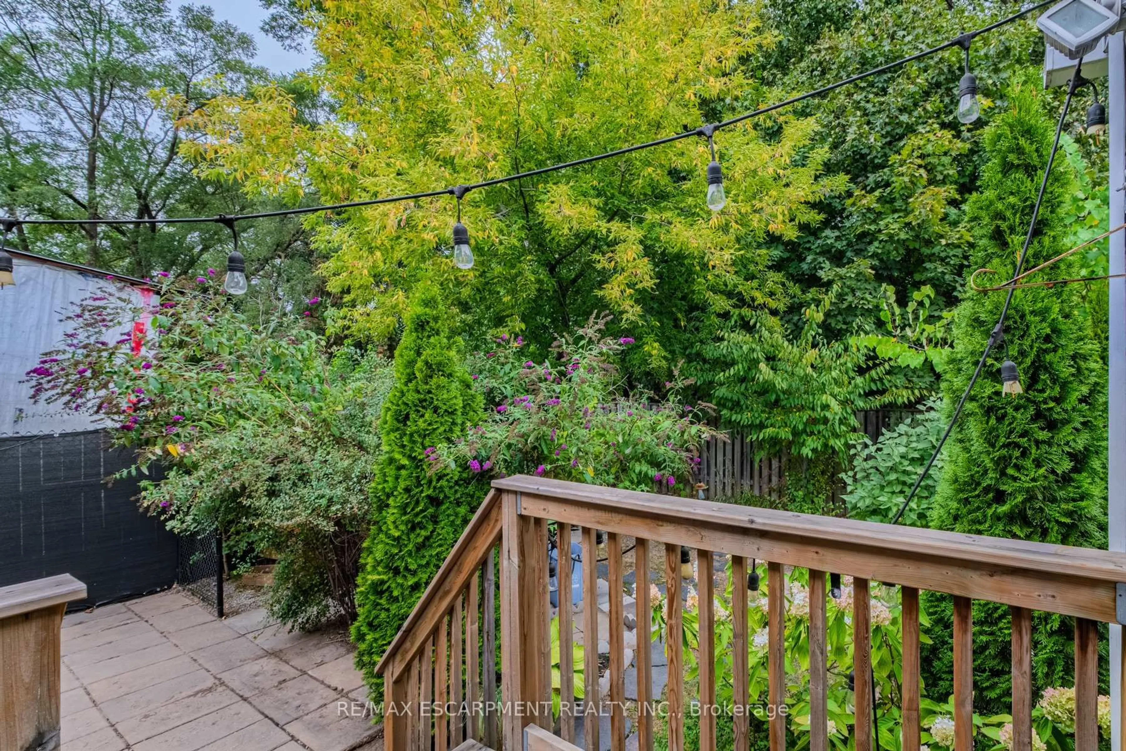 Patio, forest/trees view for 5 Dalhousie Ave, Hamilton Ontario L8L 3J4