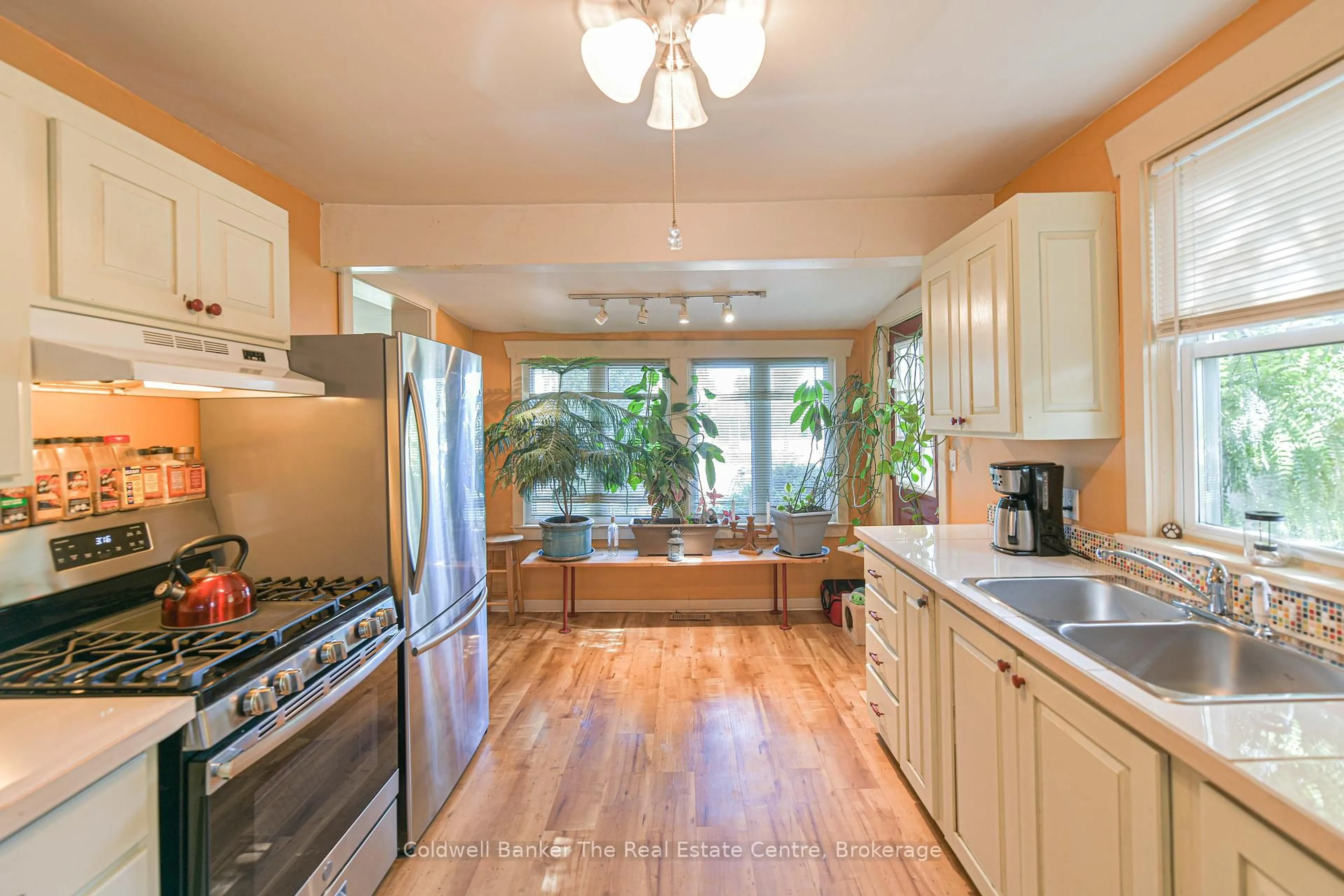 Open concept kitchen, unknown for 35 Mcdonald St, Bracebridge Ontario P1L 2C2