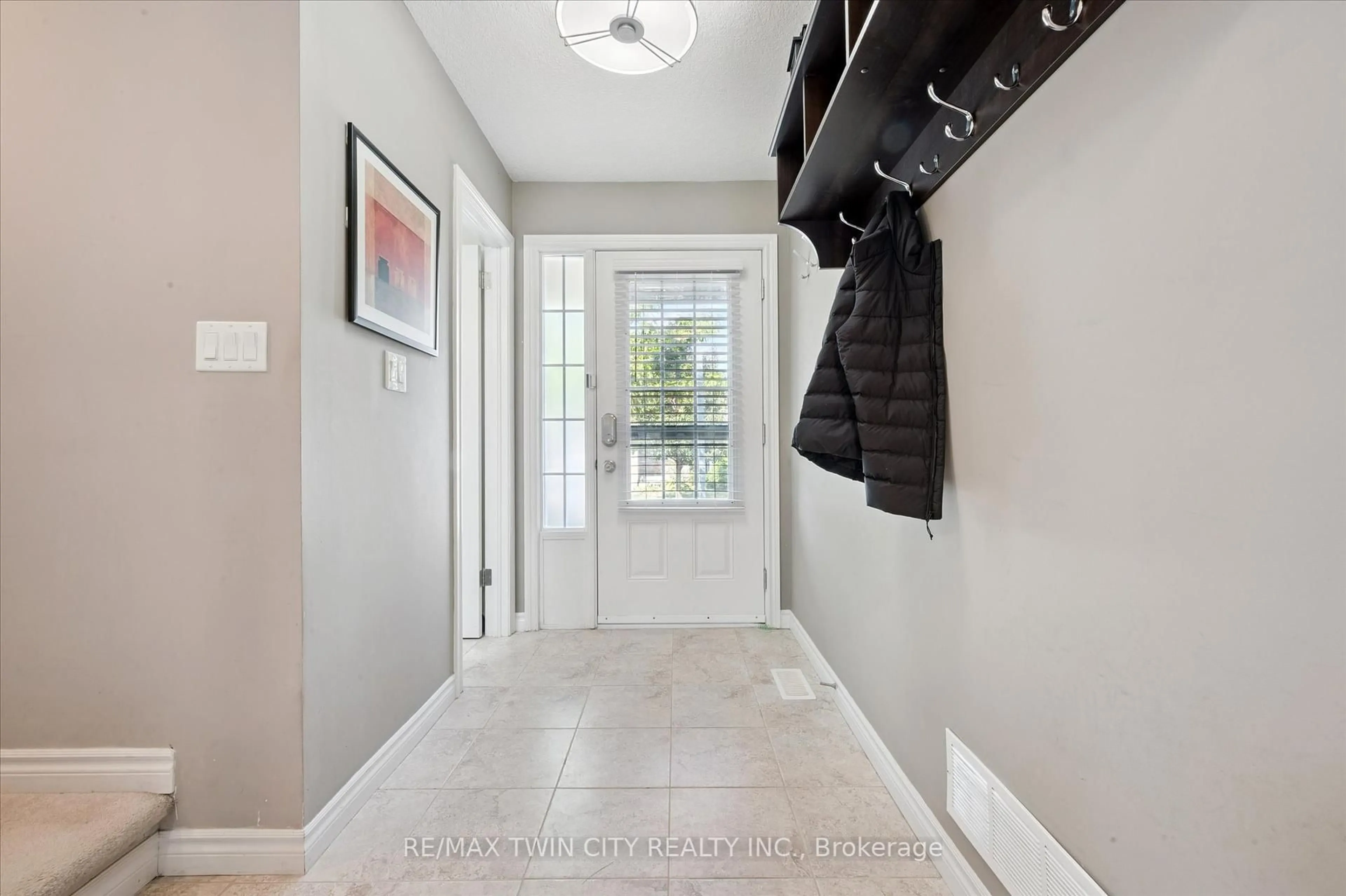 Indoor entryway for 555 Chablis Dr #29, Waterloo Ontario N2T 0A5