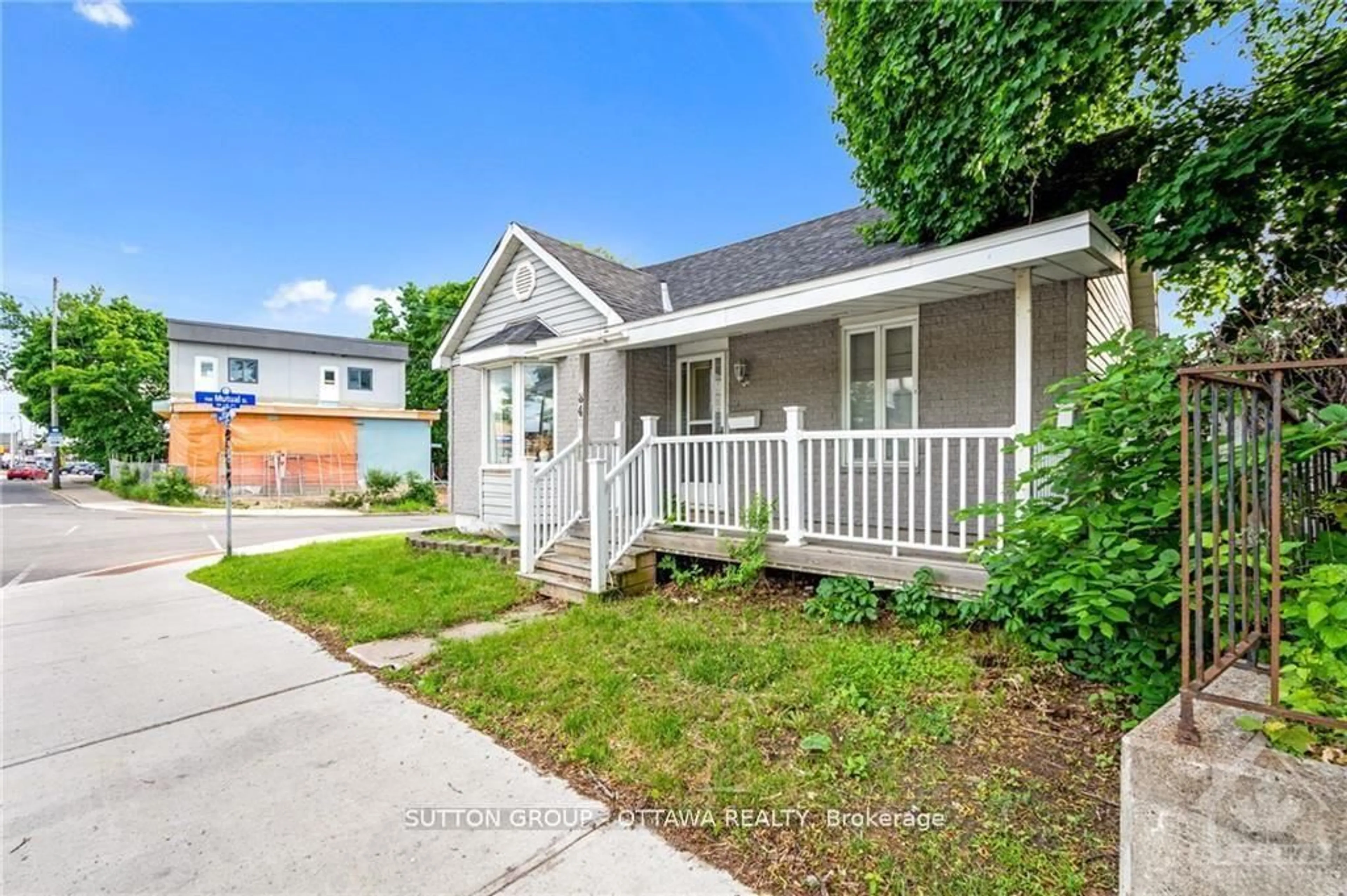 Home with vinyl exterior material, street for 846 St Laurent Blvd, Ottawa Ontario K1K 3A9