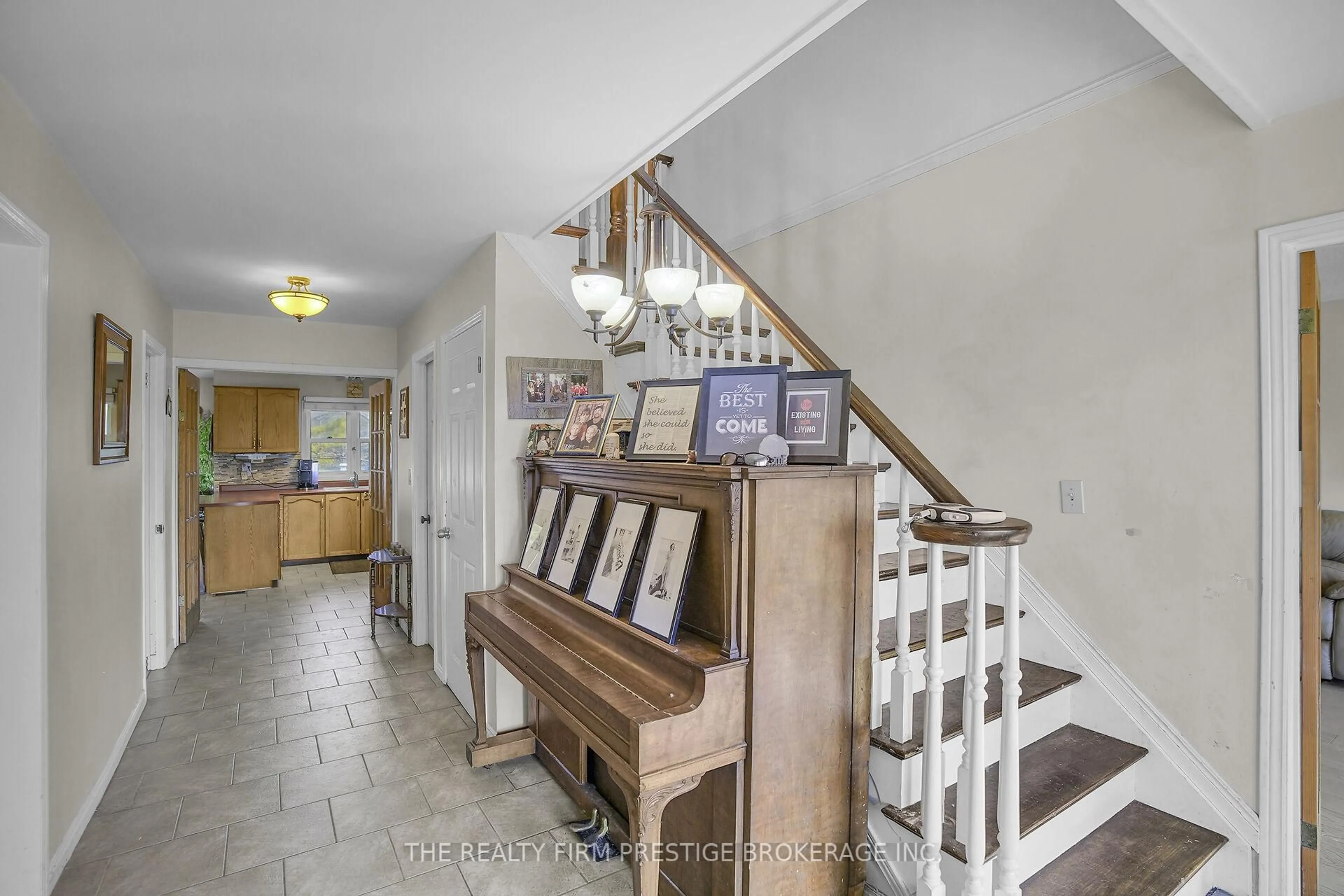 Indoor foyer for 36315 Talbot Line, Southwold Ontario N0L 2E0