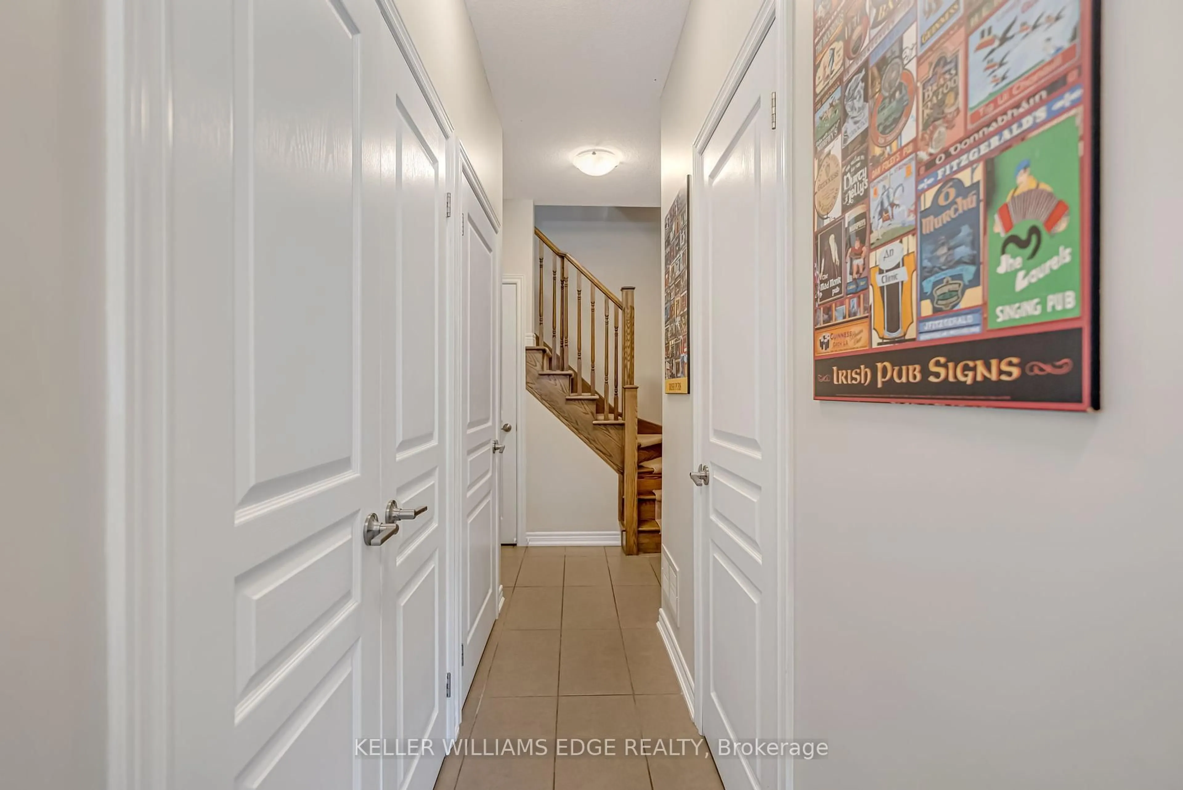 Indoor entryway for 215 Dundas St #27, Hamilton Ontario L8B 0X2