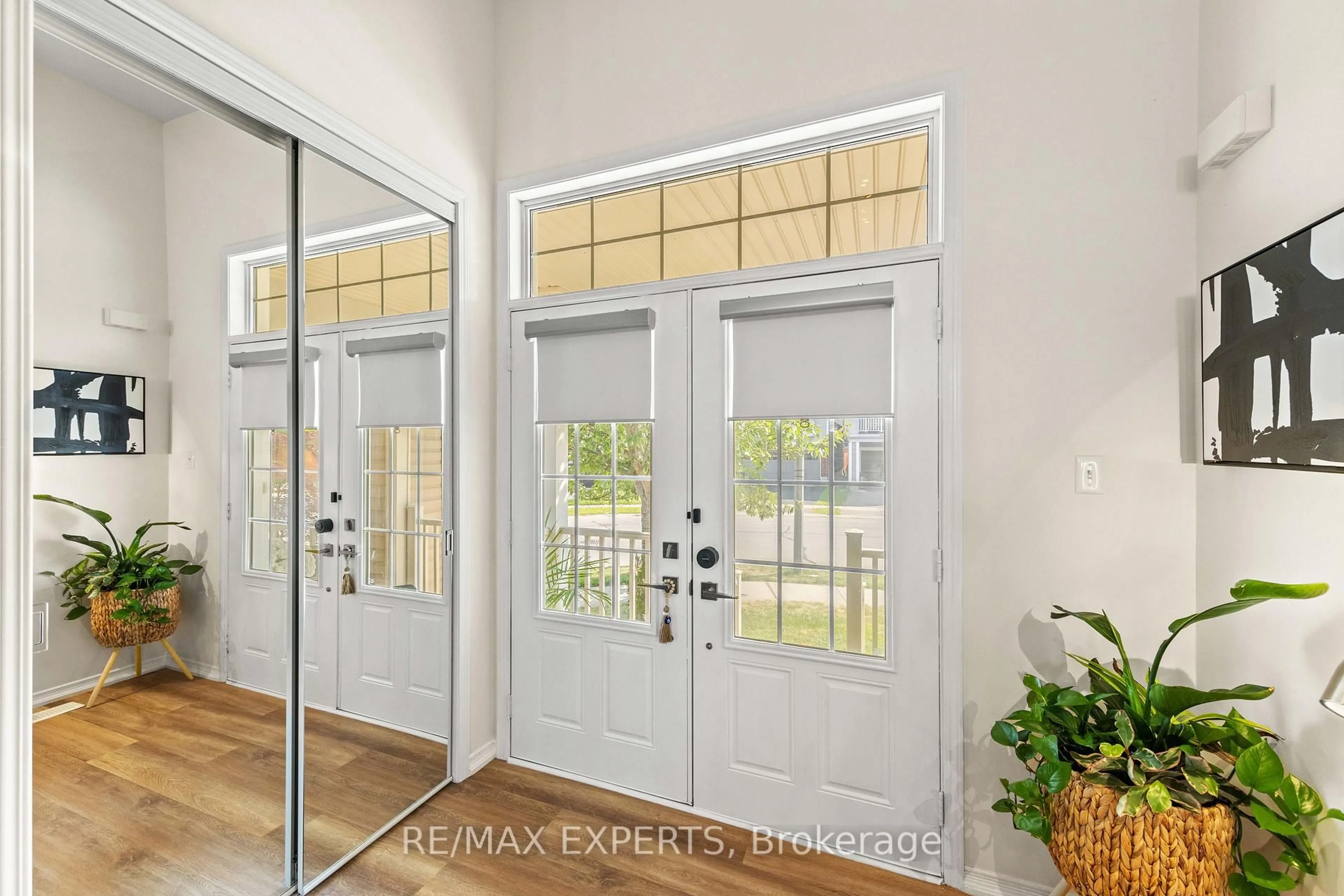 Indoor entryway for 78 Lambert Cres, Brantford Ontario N3T 0E9