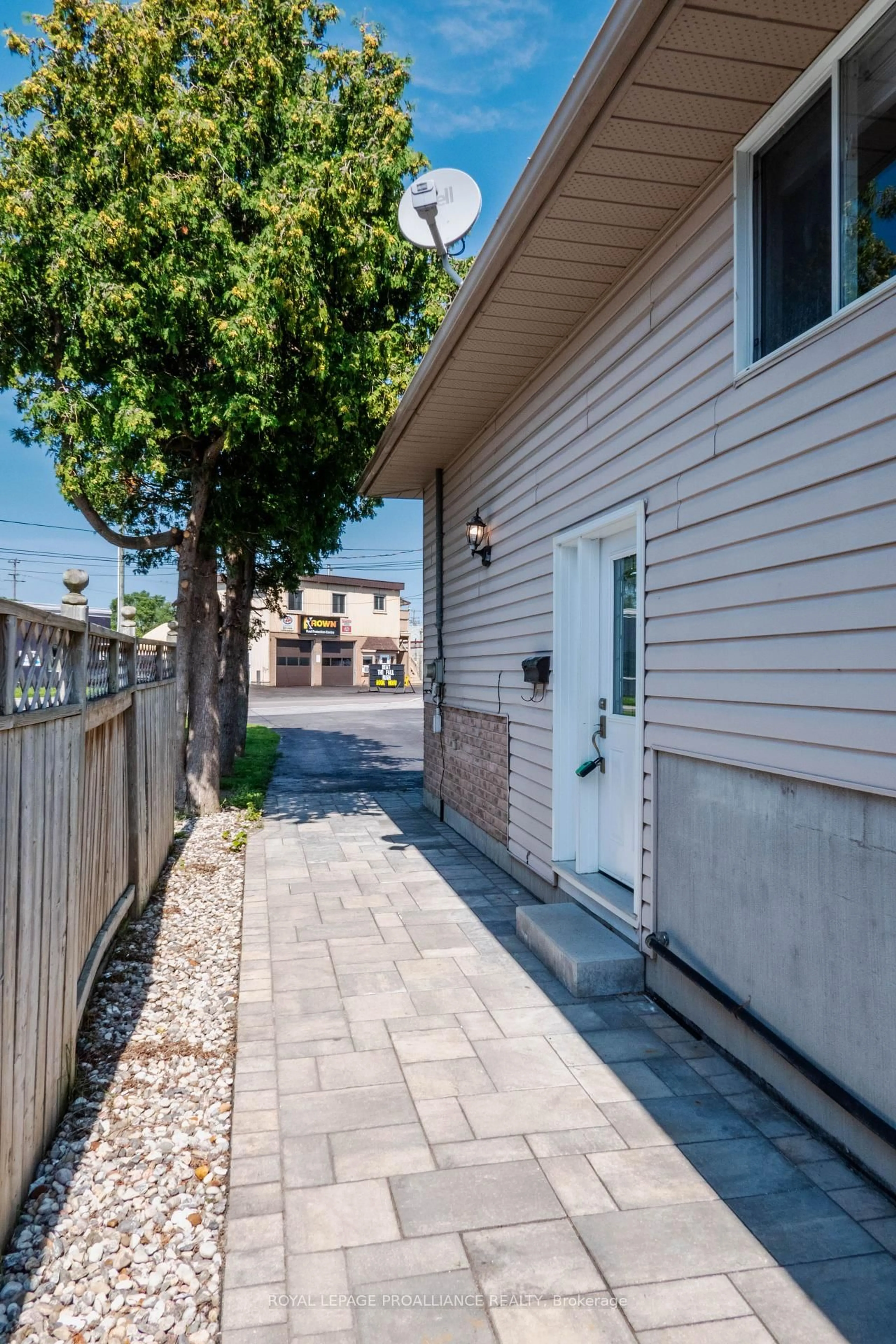 Patio, street for 11 Carrying Place Rd, Quinte West Ontario K8V 3E6