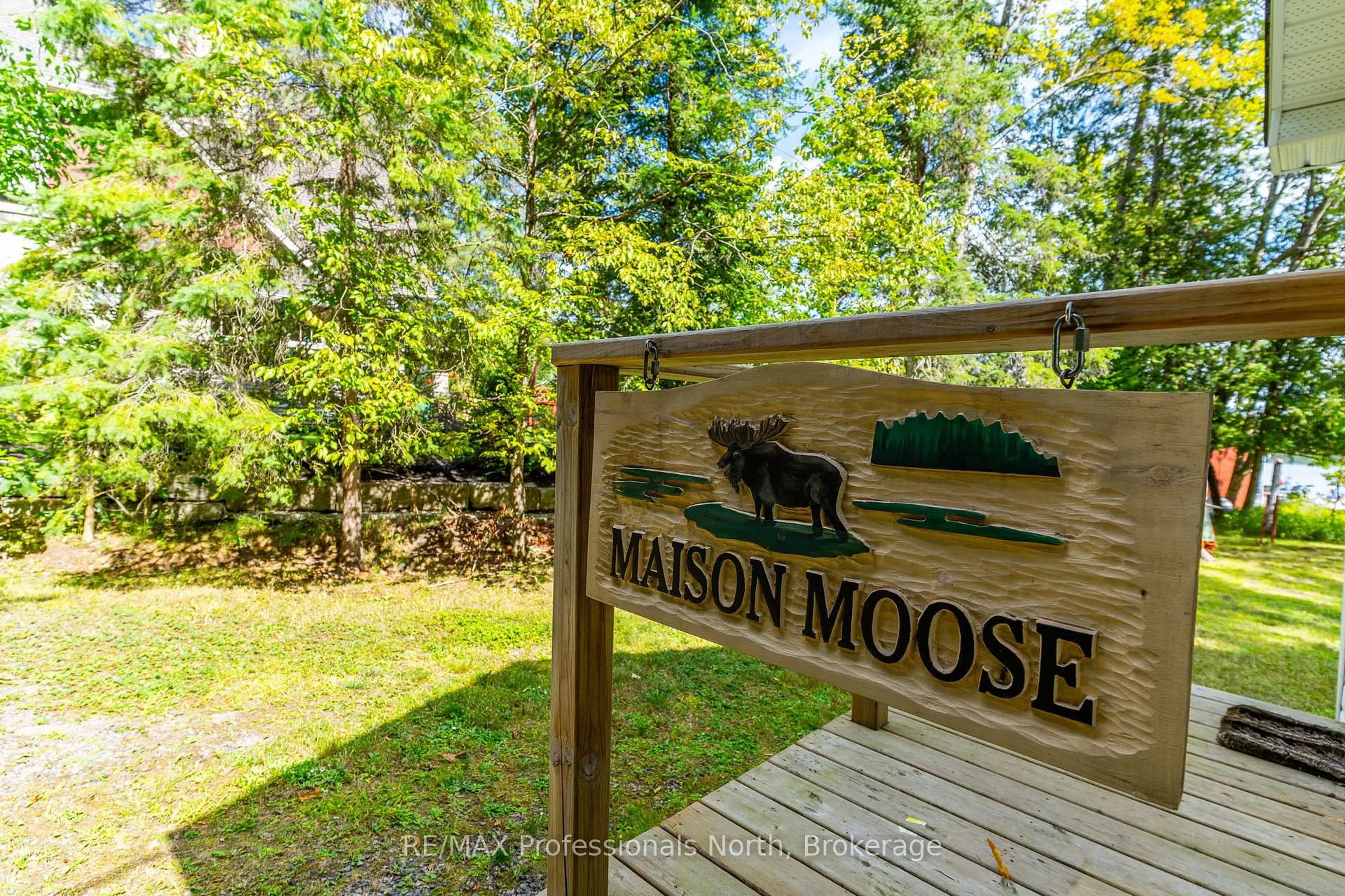 Indoor foyer for 1083 Elsie Bay Dr, Minden Hills Ontario K0M 2K0