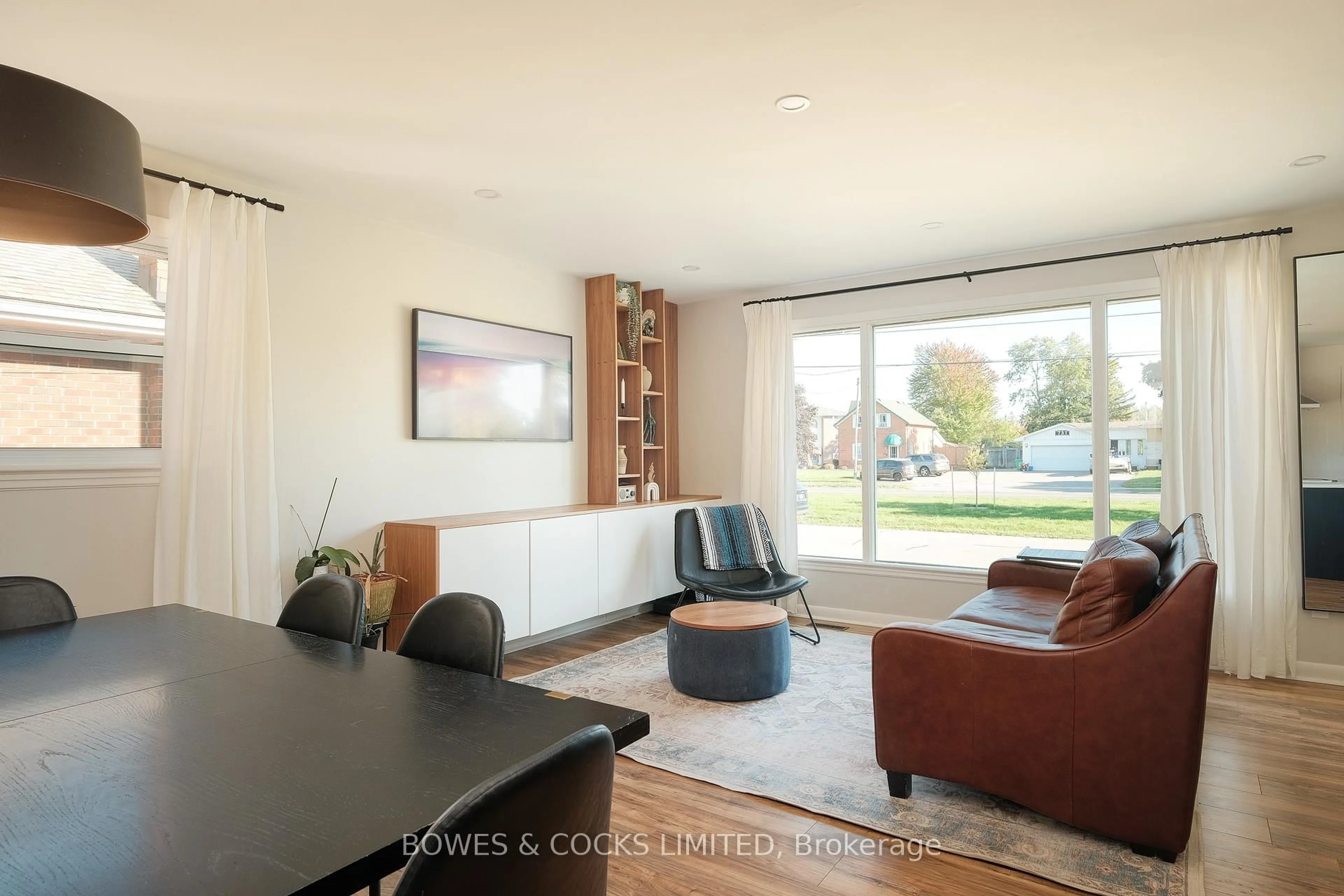 Living room with furniture, unknown for 730 Crawford Pl, Peterborough Ontario K9J 3X3