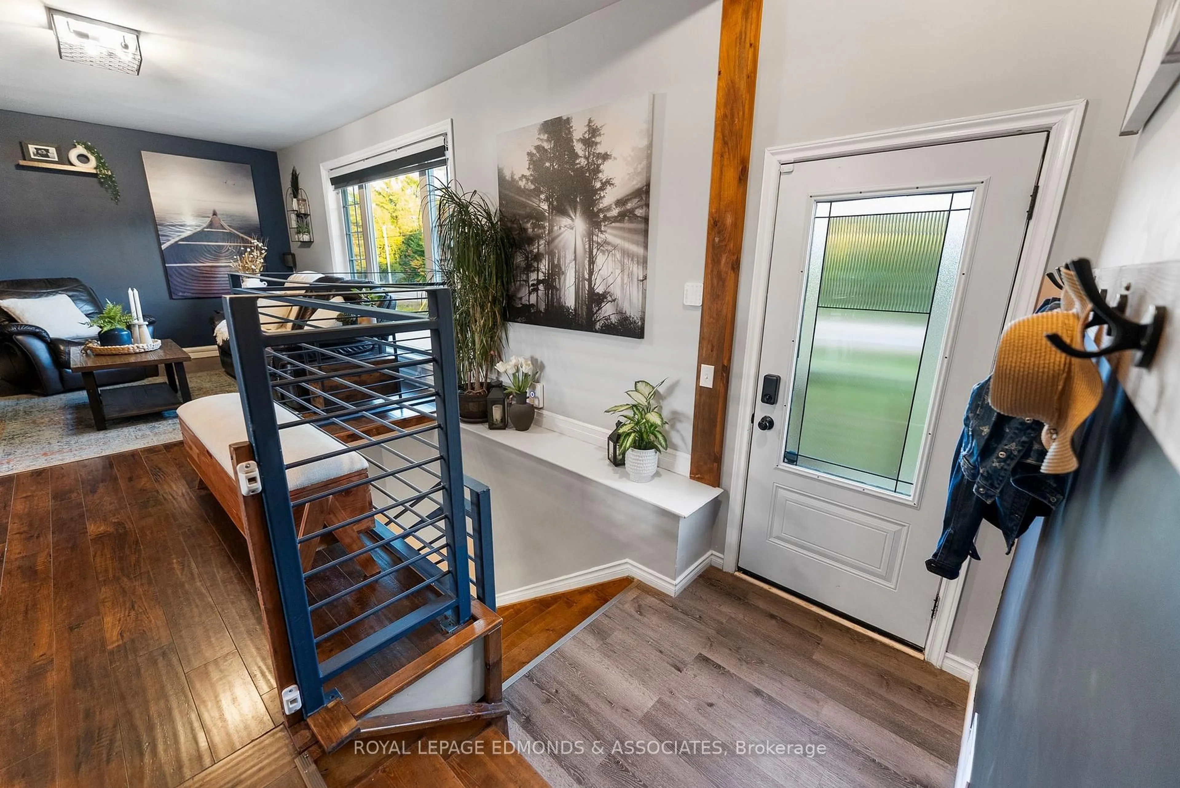 Indoor entryway for 600 Achray Rd, Petawawa Ontario K8A 6W7