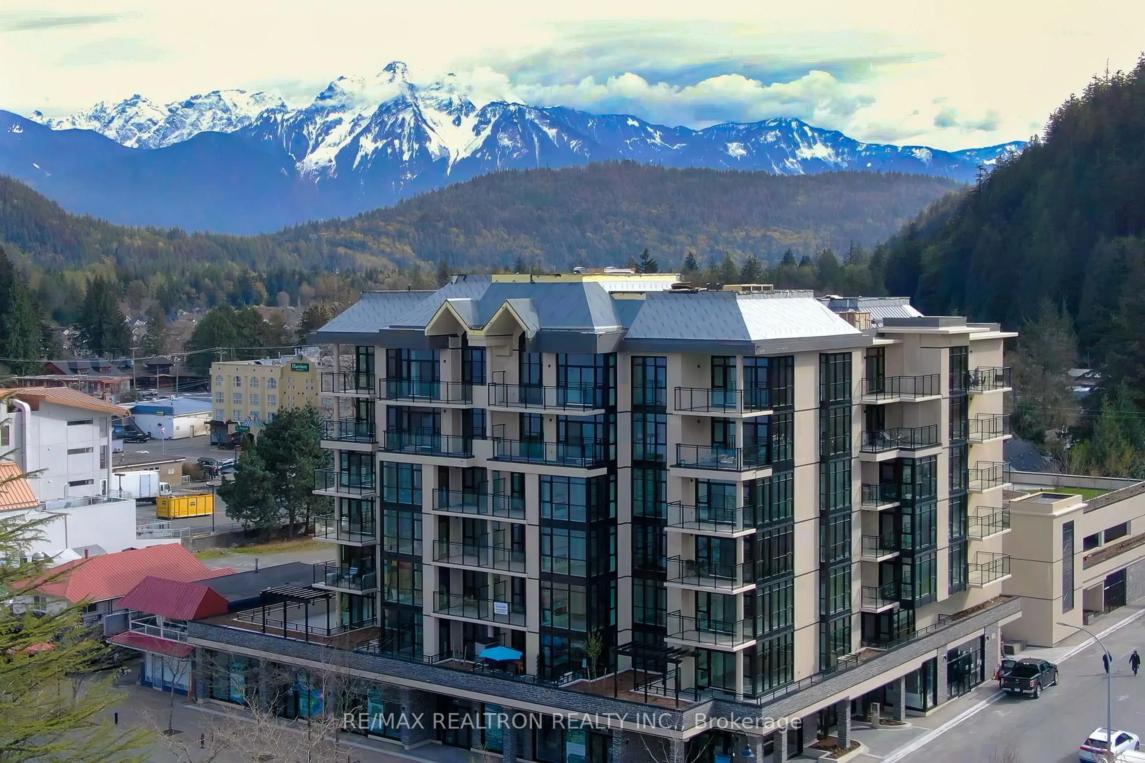 A pic from outside/outdoor area/front of a property/back of a property/a pic from drone, mountain view for 120 Esplanade Ave #605, Out of Area British Columbia V0M 1K0