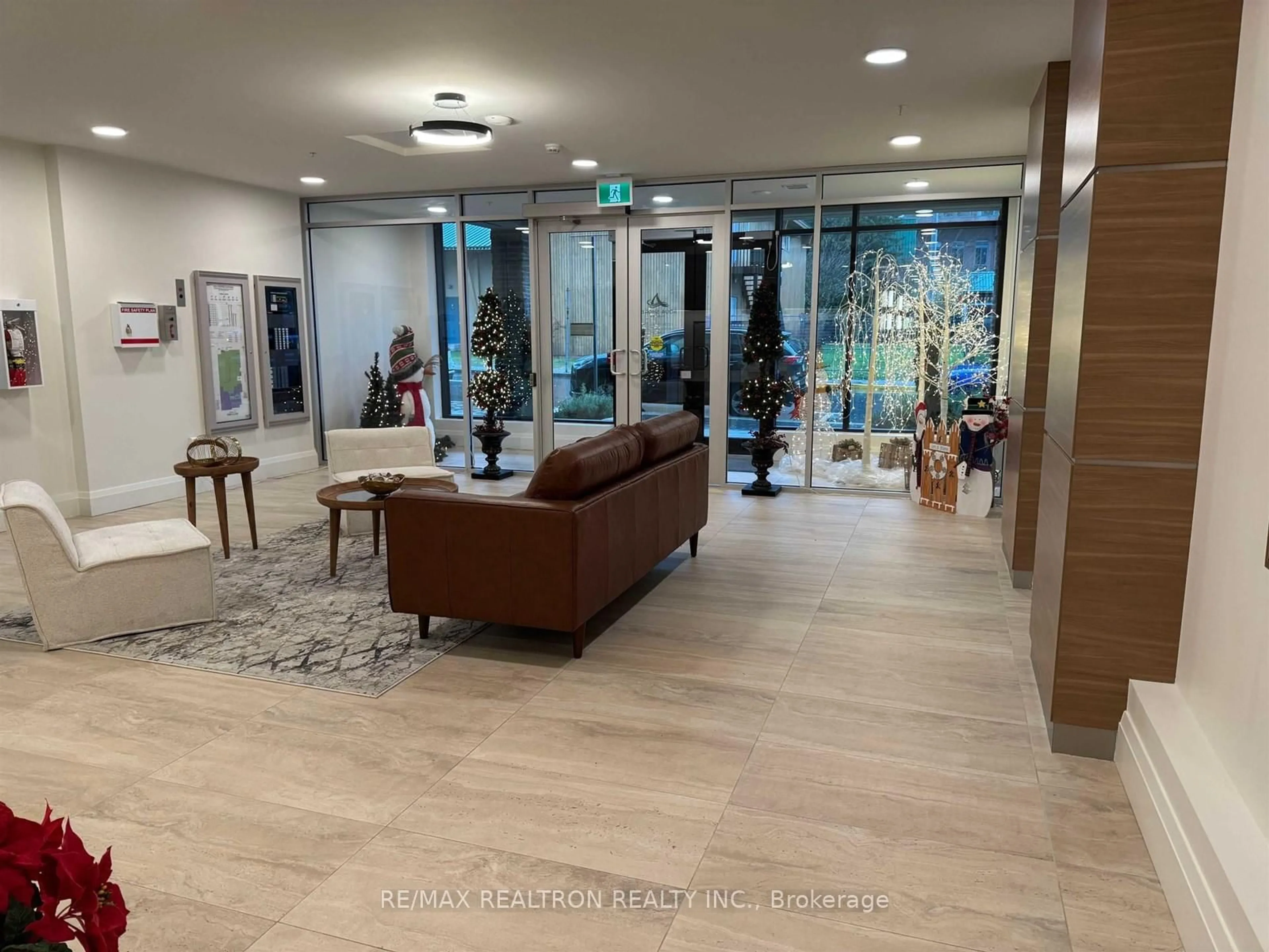 Indoor foyer for 120 Esplanade Ave #605, Out of Area British Columbia V0M 1K0