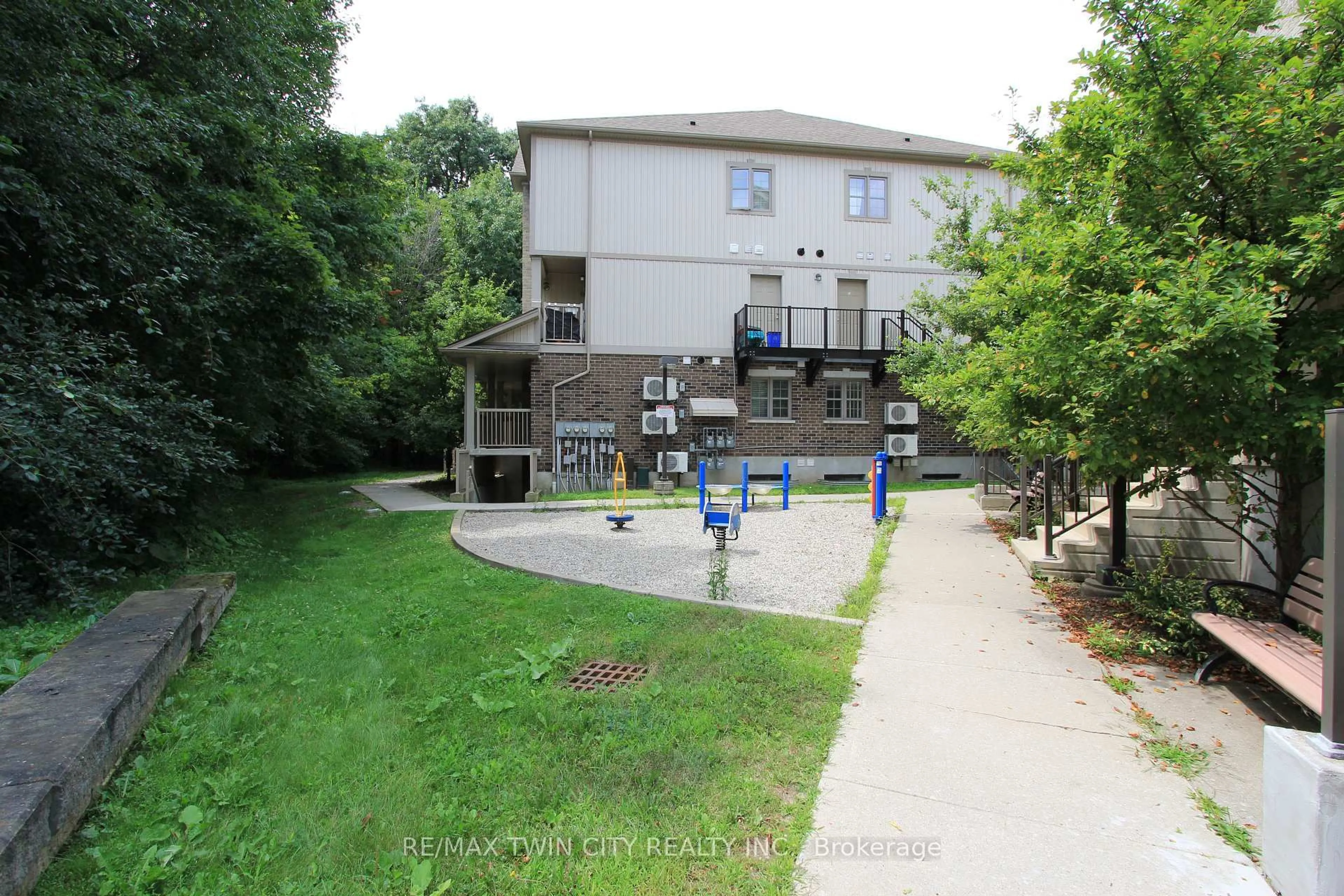 A pic from outside/outdoor area/front of a property/back of a property/a pic from drone, unknown for 255 Maitland St #3E, Kitchener Ontario N2R 1Z2