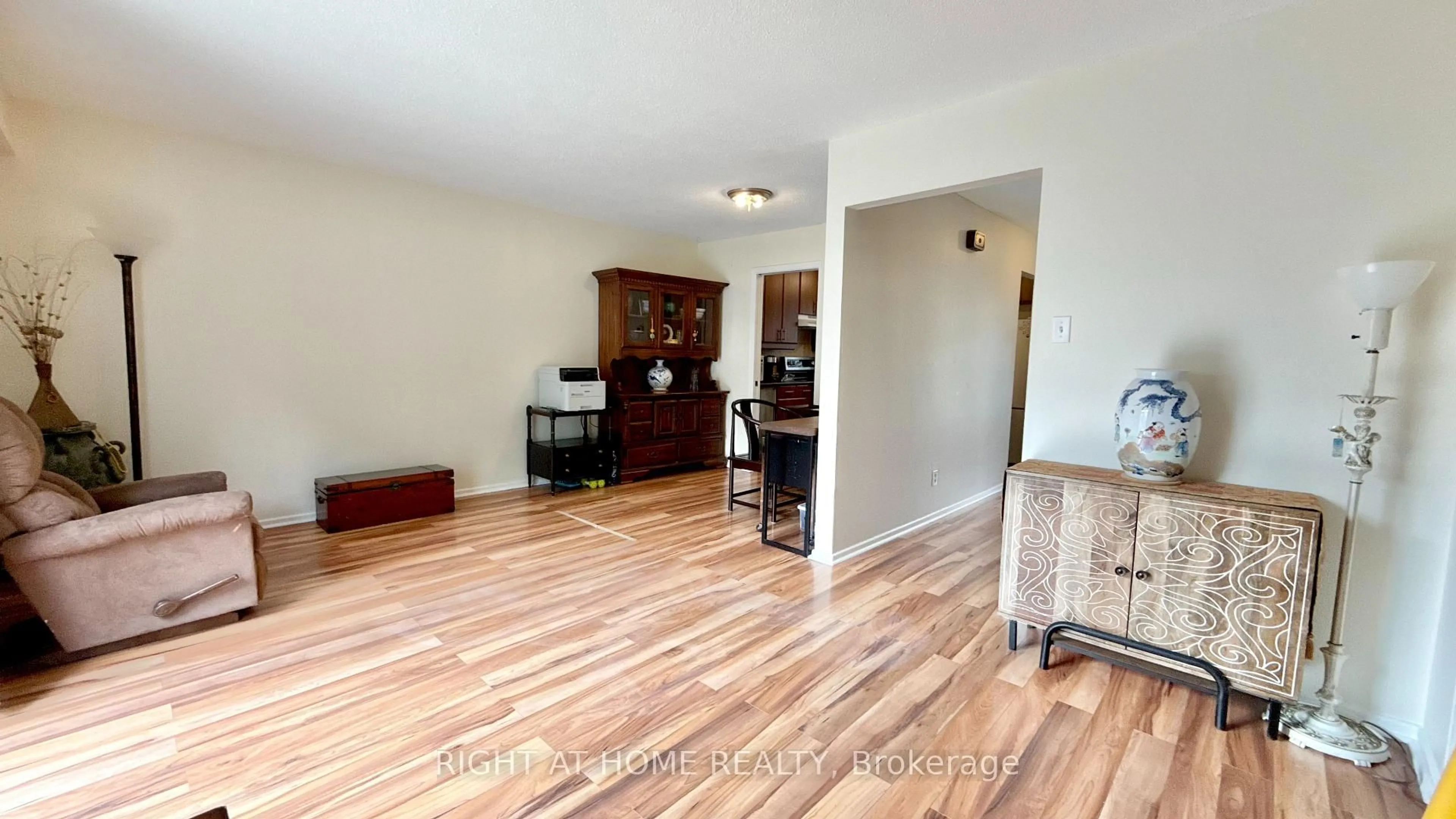 A pic of a room for 475 MOODIE Dr #E, Ottawa Ontario K2H 8T7