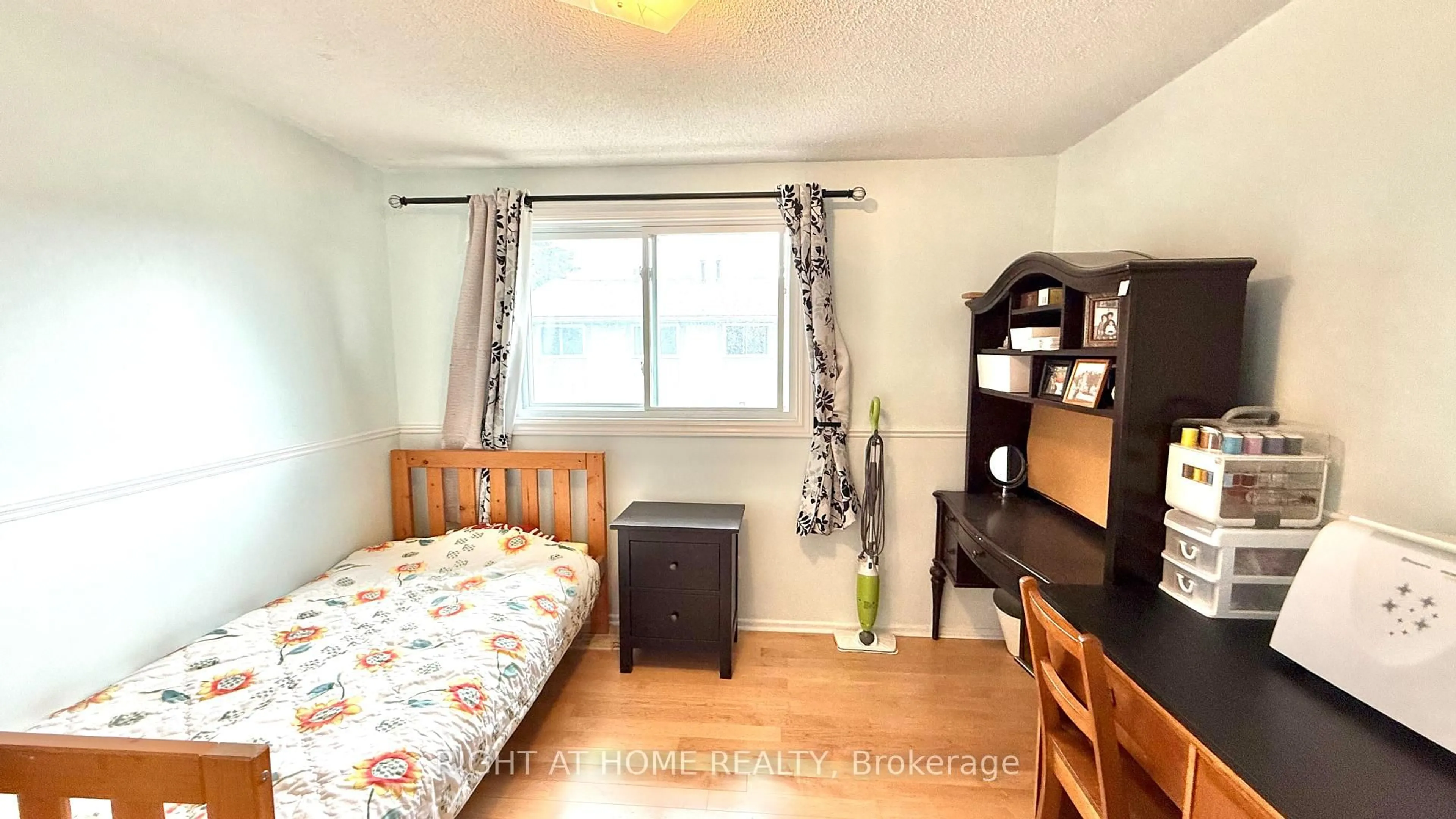 A pic of a room for 475 MOODIE Dr #E, Ottawa Ontario K2H 8T7