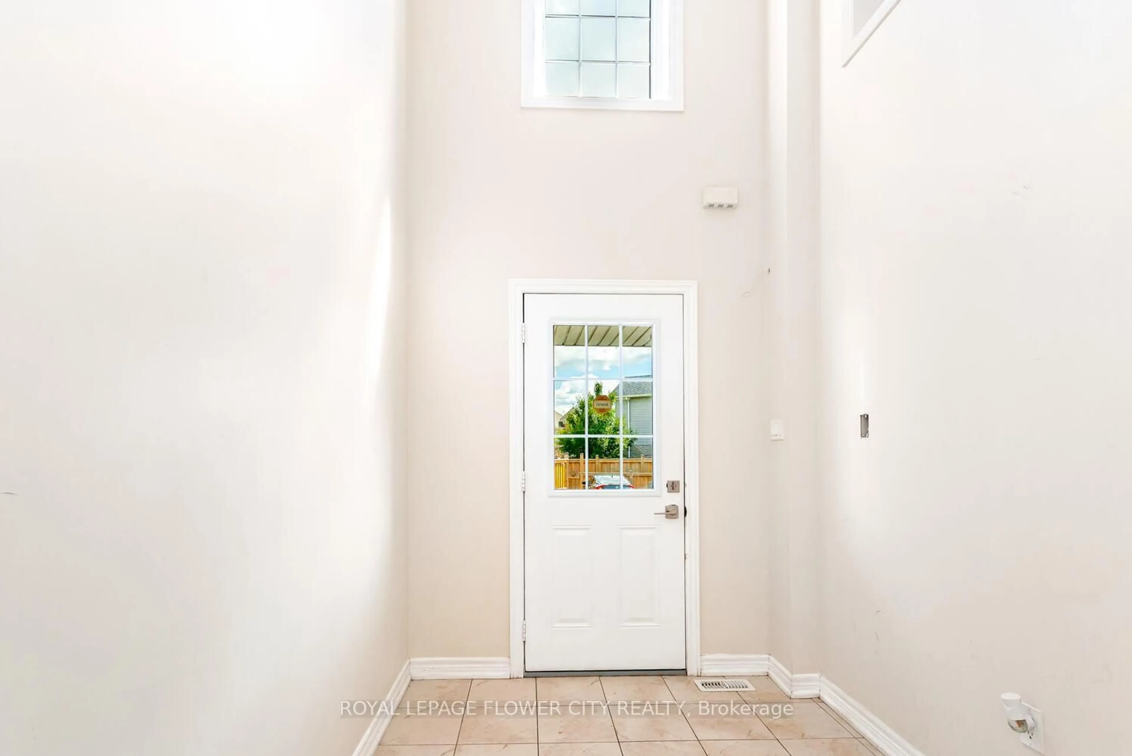Indoor entryway for 470 Linden Dr #43, Cambridge Ontario N3H 0C7