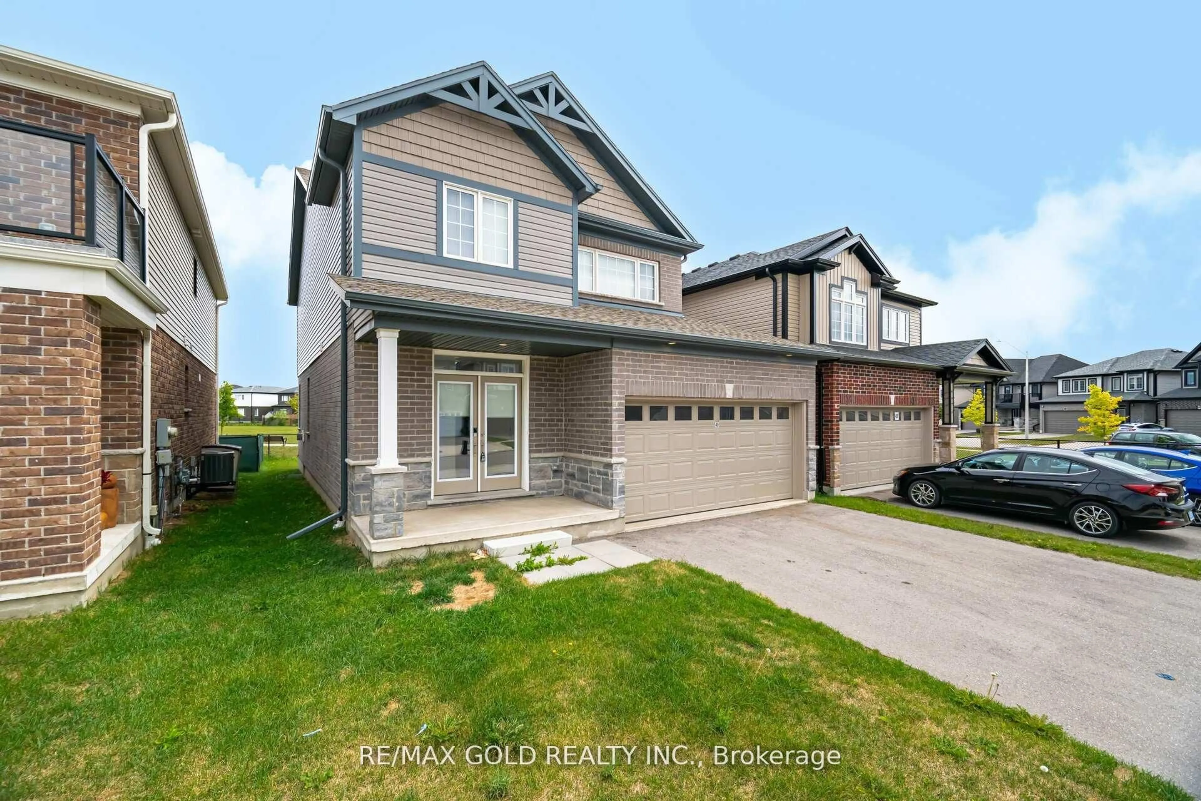 Home with vinyl exterior material, street for 46 Beauchamp Dr, Cambridge Ontario N1S 0A8